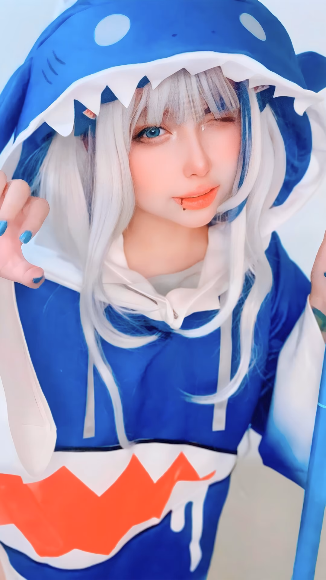 Arelly Trujillo as Gawr Gura — cosplay photo 24 of 28