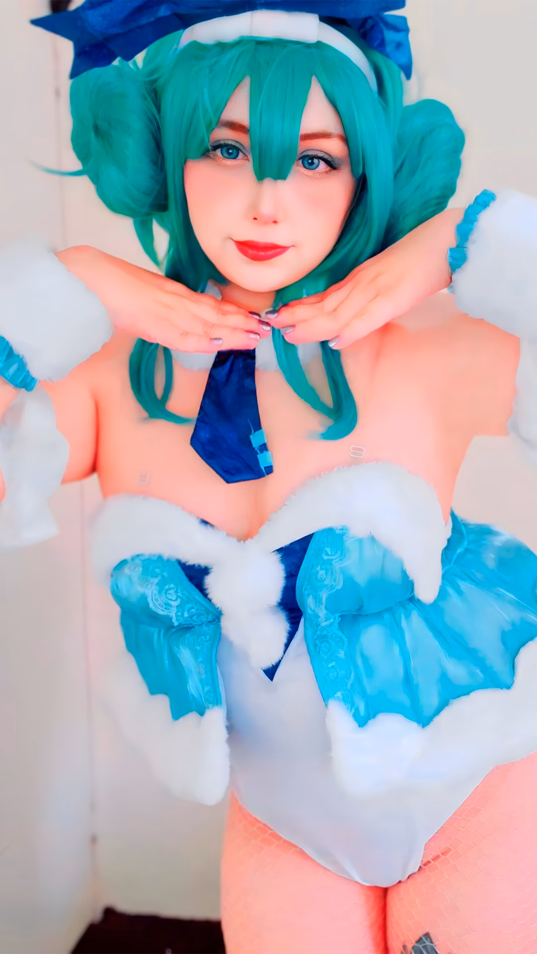 Arelly Trujillo as Hatsune Miku — cosplay photo 11 of 16