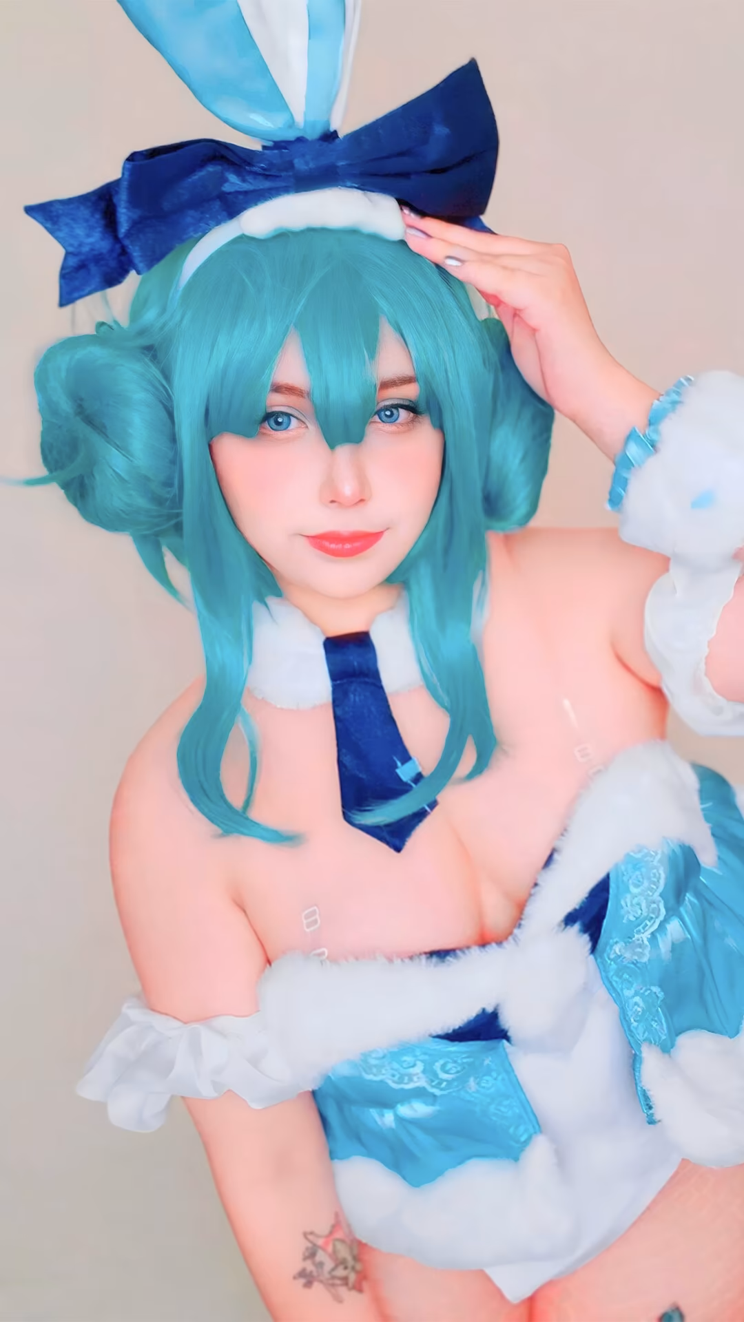 Arelly Trujillo as Hatsune Miku — cosplay photo 14 of 16