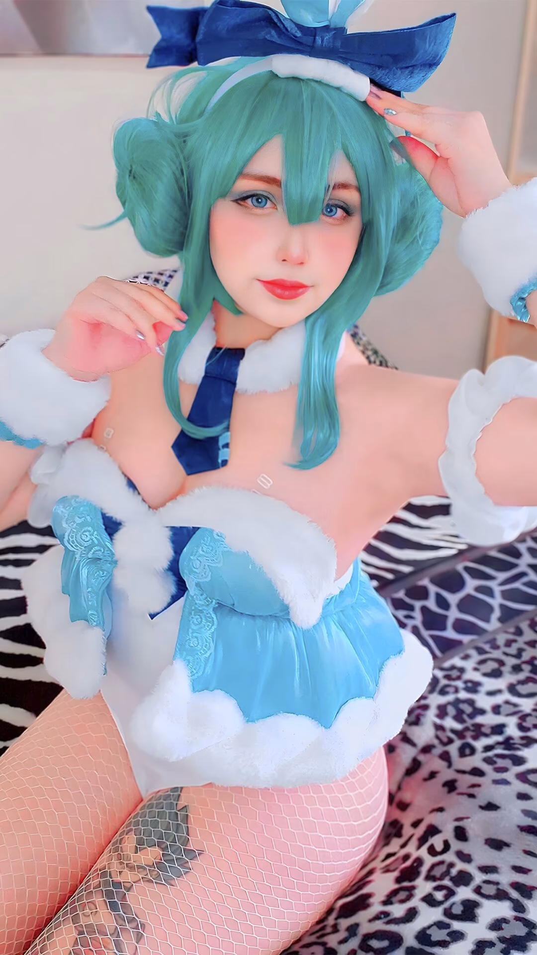 Arelly Trujillo as Hatsune Miku — cosplay photo 16 of 16