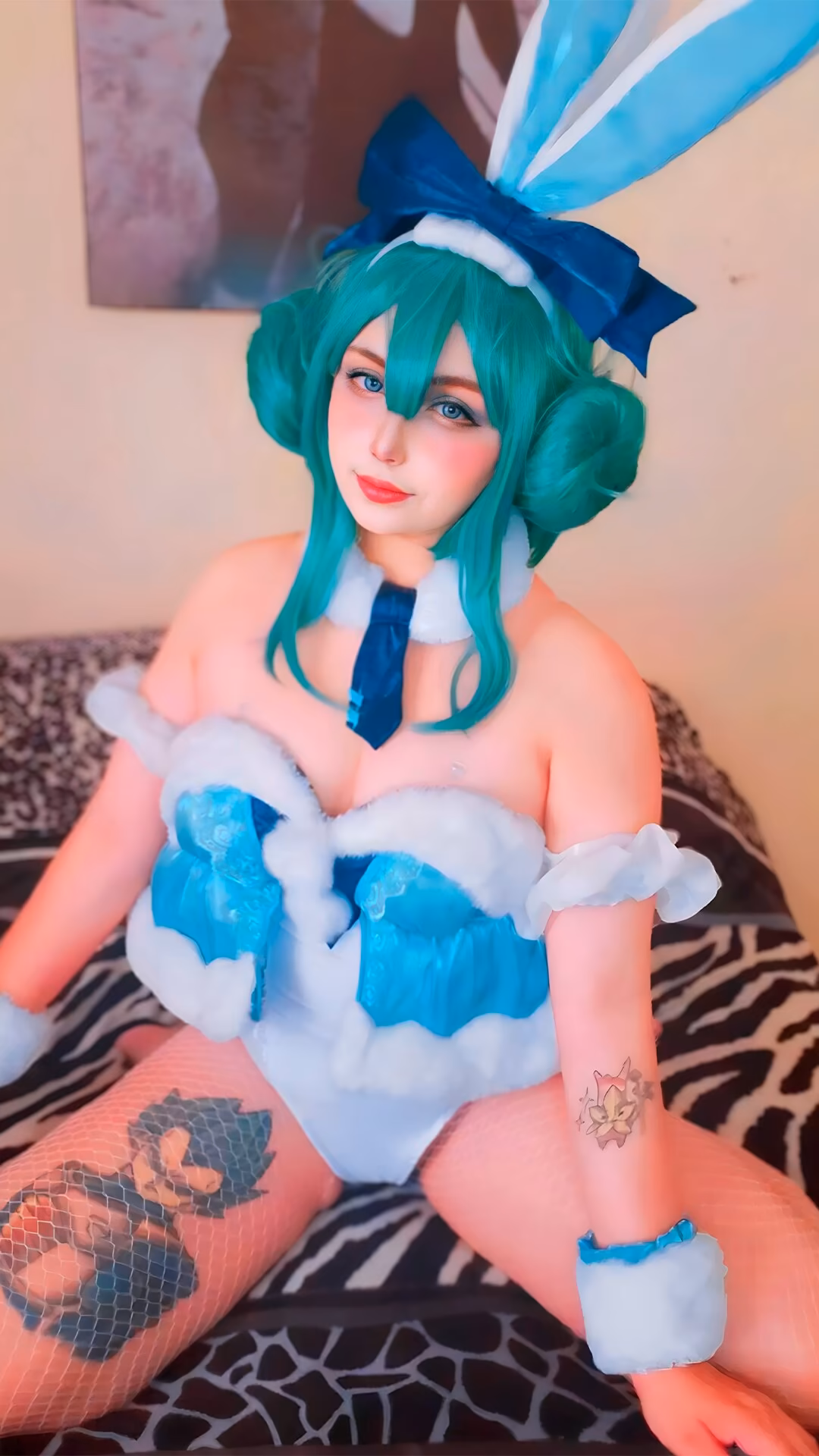 Arelly Trujillo as Hatsune Miku — cosplay photo 6 of 16
