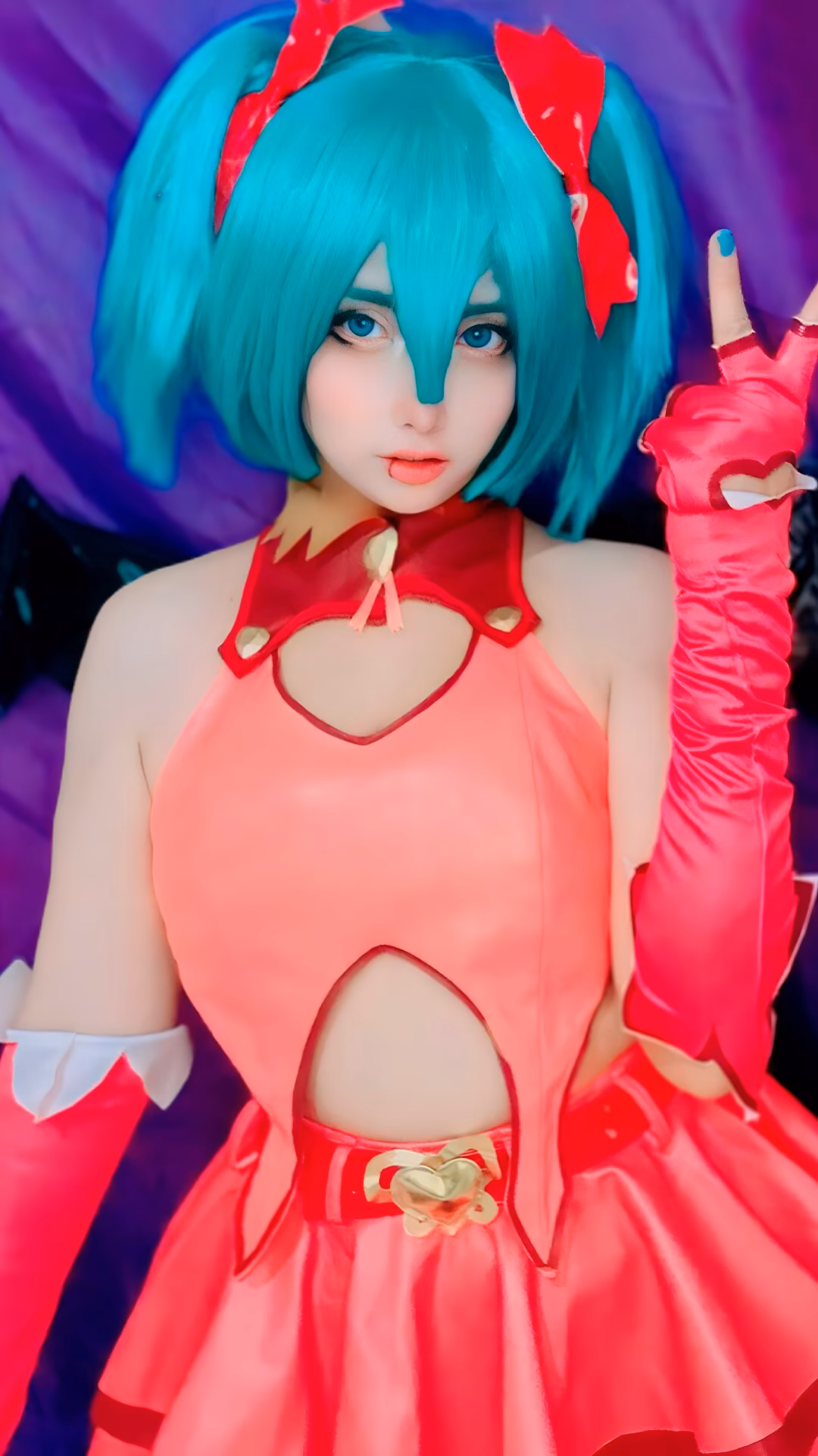 Arelly Trujillo as Hatsune Miku — cosplay photo 14 of 16