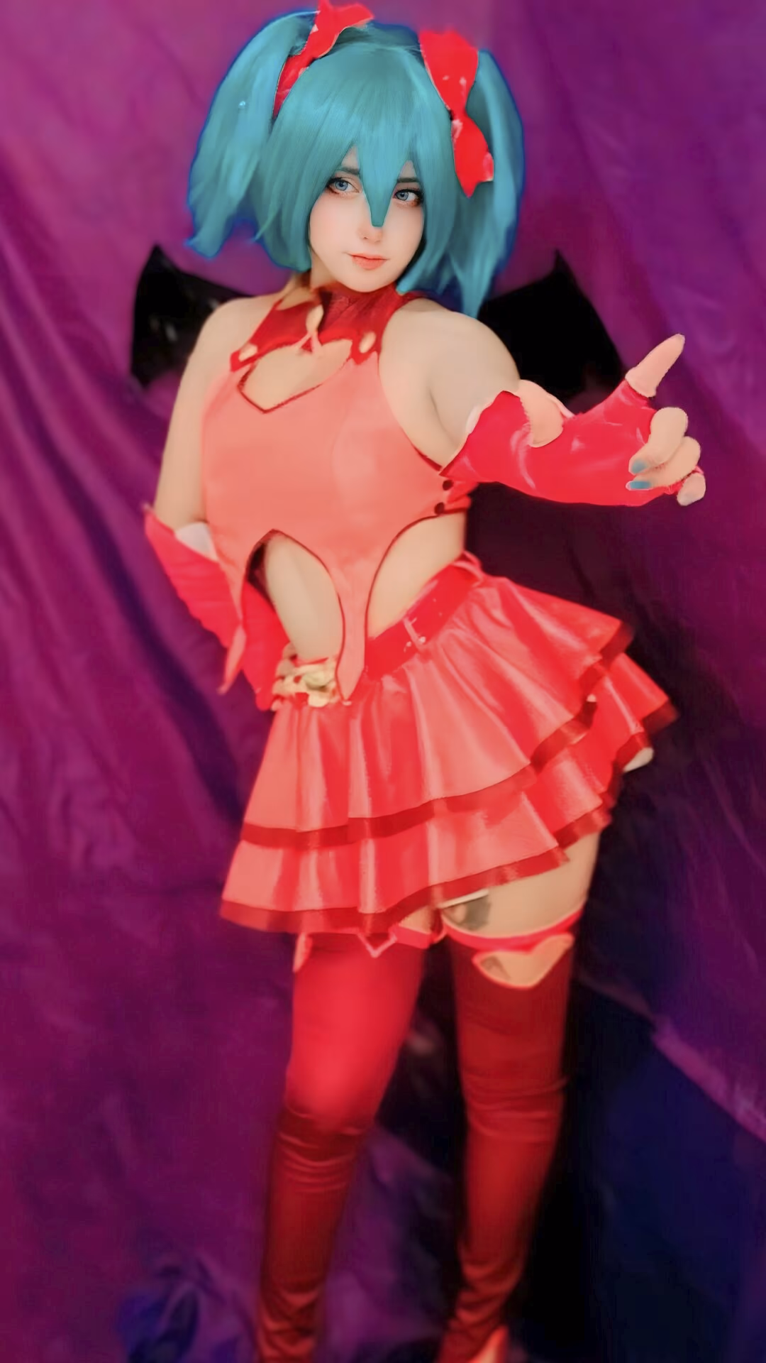 Arelly Trujillo as Hatsune Miku — cosplay photo 7 of 16