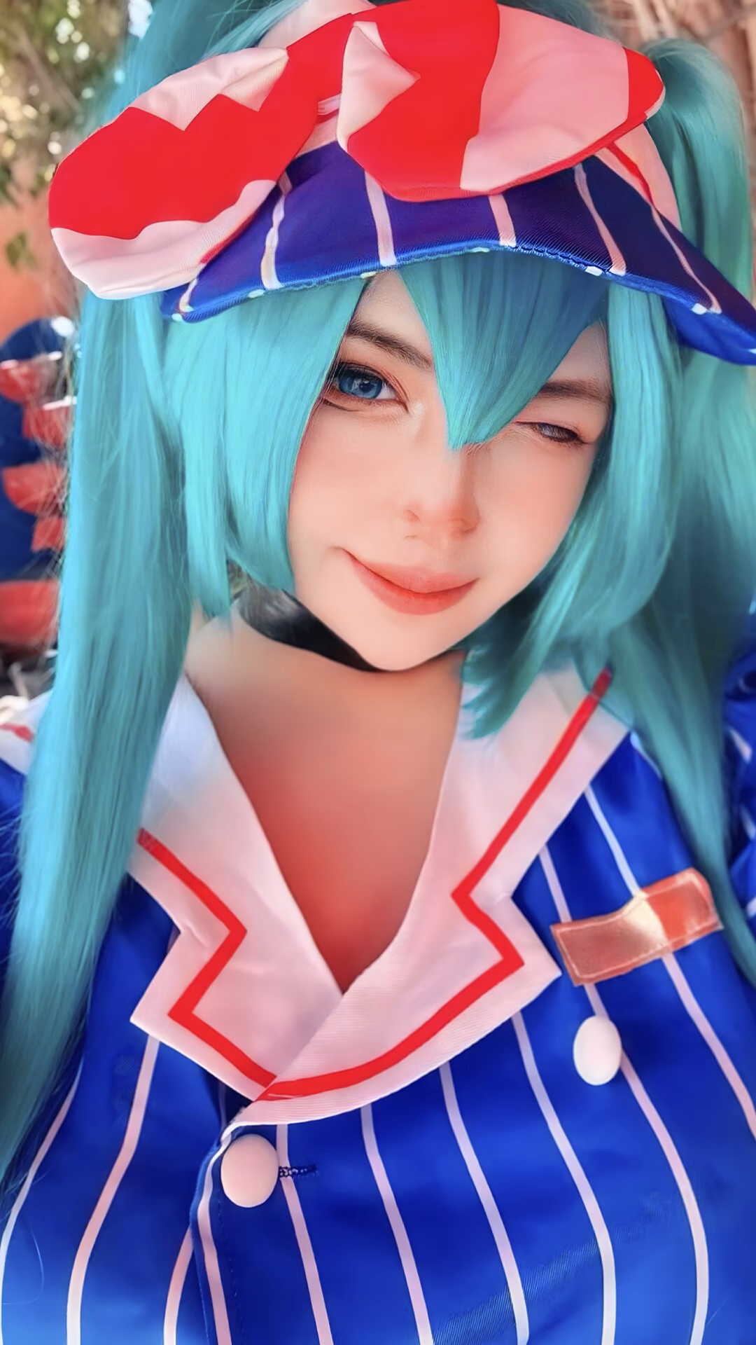 Arelly Trujillo as Hatsune Miku — cosplay photo 10 of 13