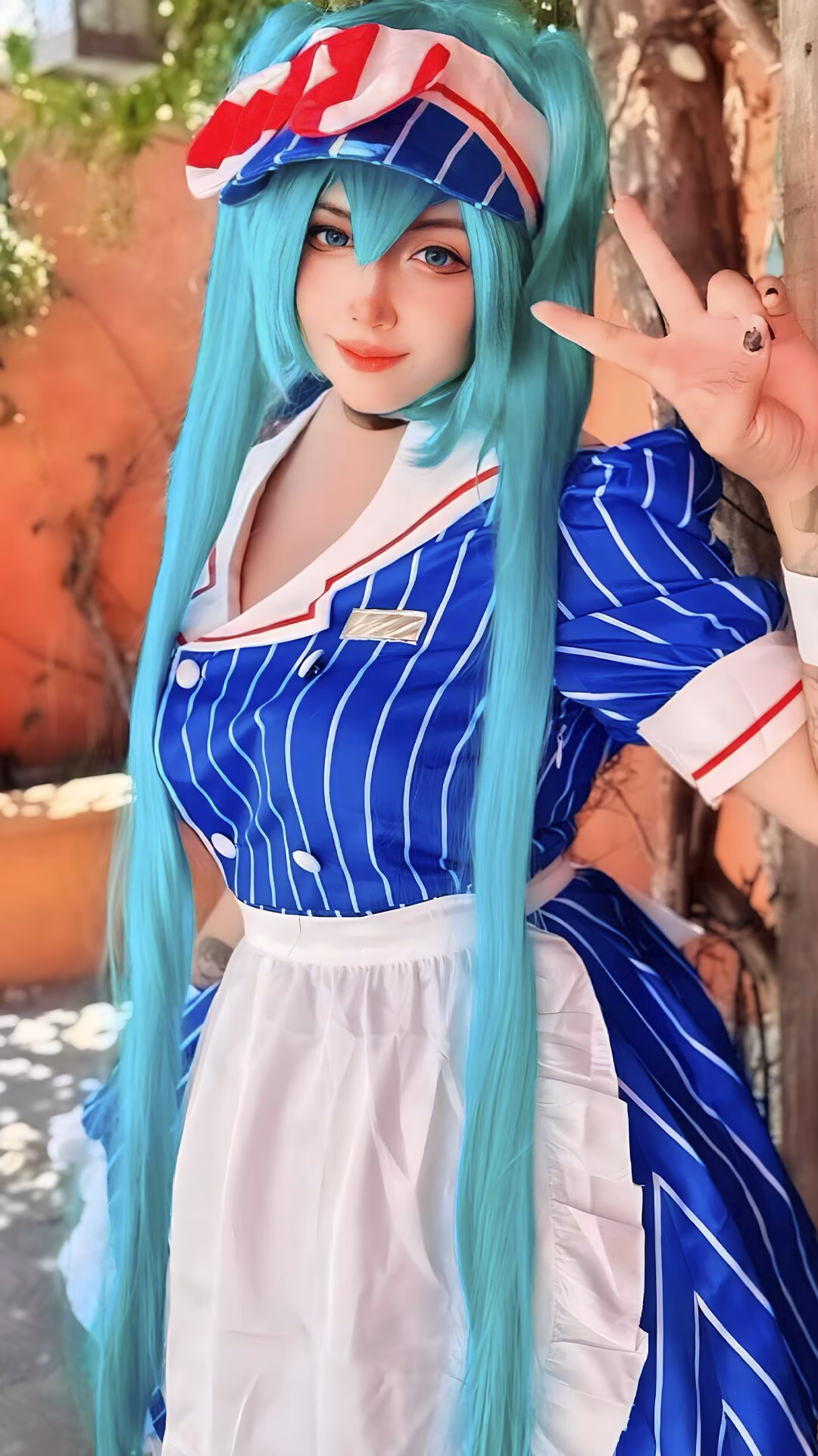Arelly Trujillo as Hatsune Miku — cosplay photo 2 of 13