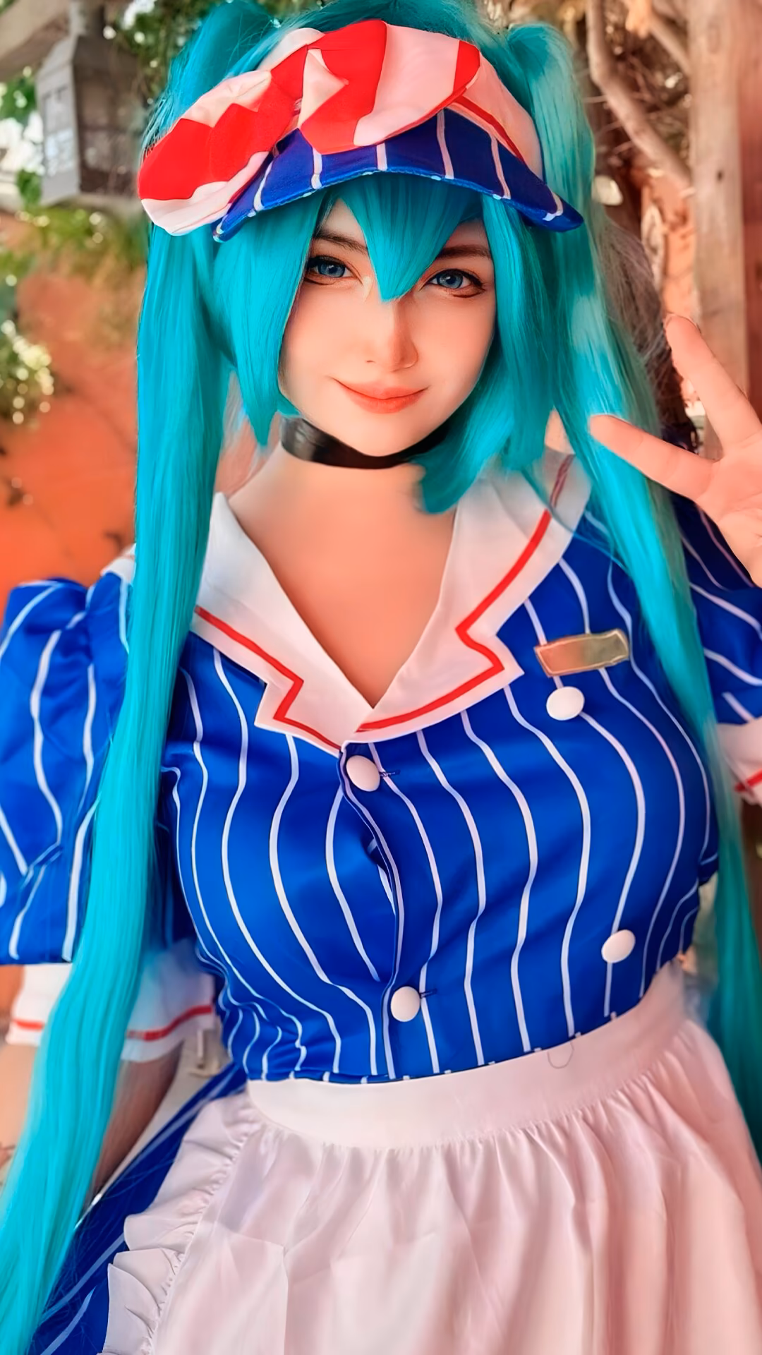 Arelly Trujillo as Hatsune Miku — cosplay photo 5 of 13