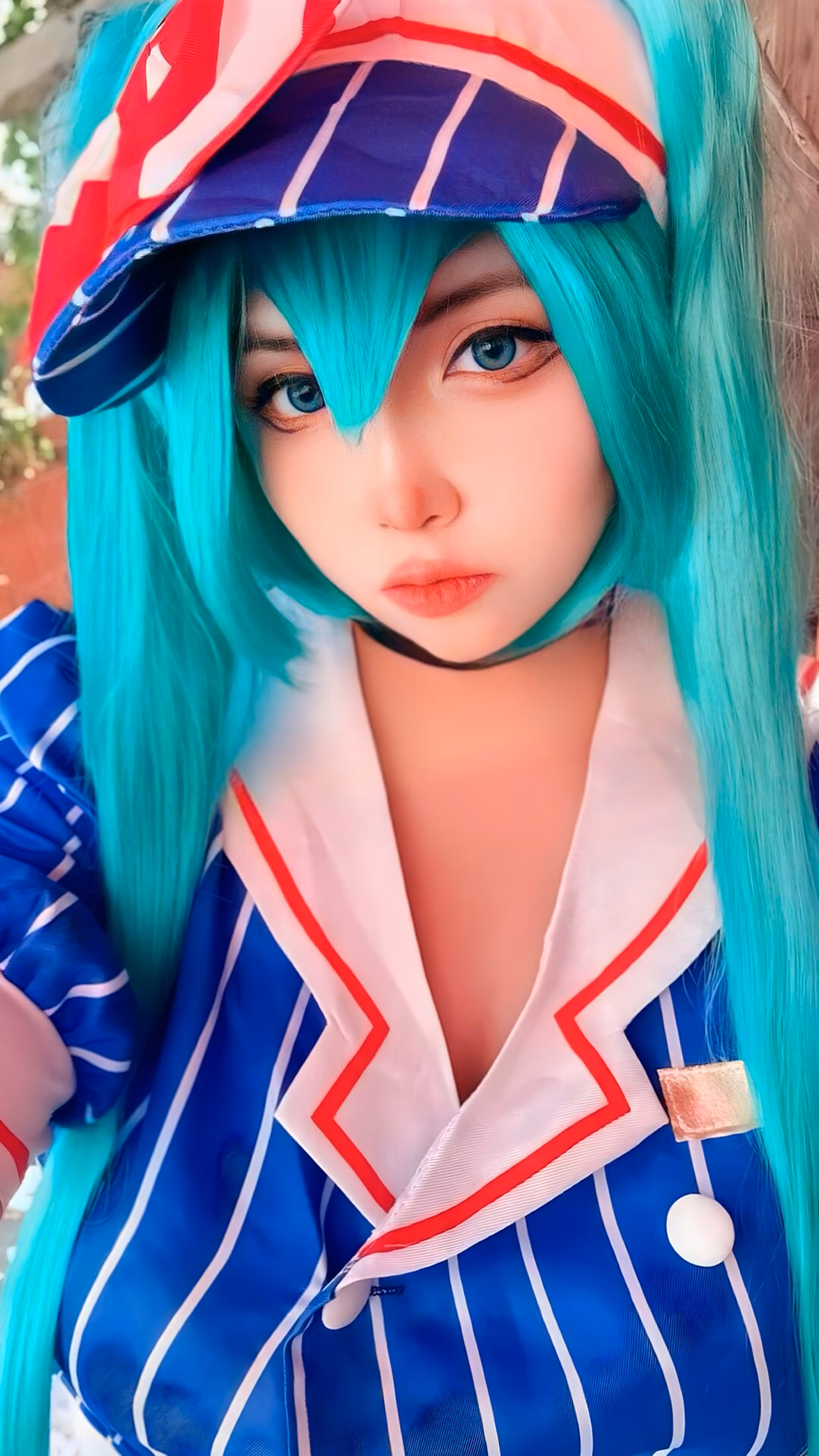 Arelly Trujillo as Hatsune Miku — cosplay photo 9 of 13