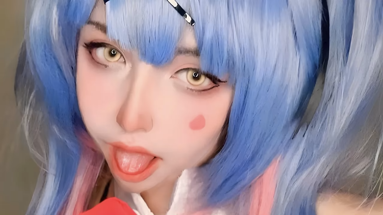 Arelly Trujillo as Hatsune Miku — cosplay photo 11 of 12