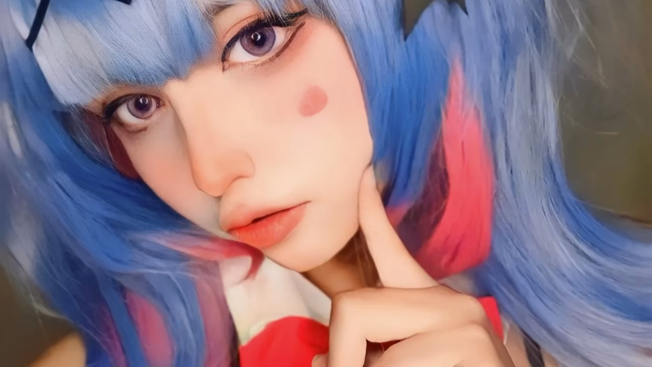 Arelly Trujillo as Hatsune Miku — cosplay photo 12 of 12