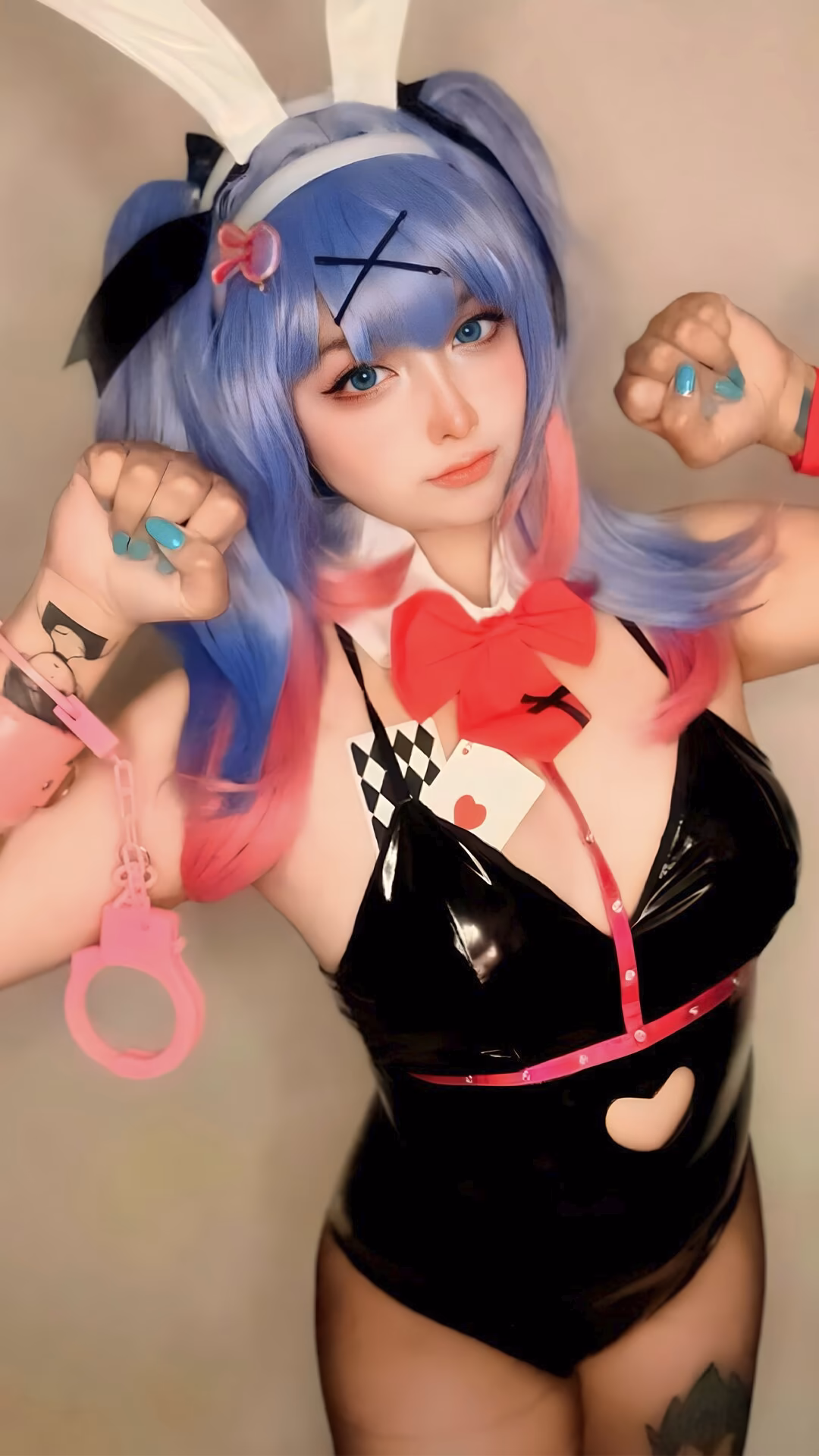 Arelly Trujillo as Hatsune Miku — cosplay photo 2 of 12