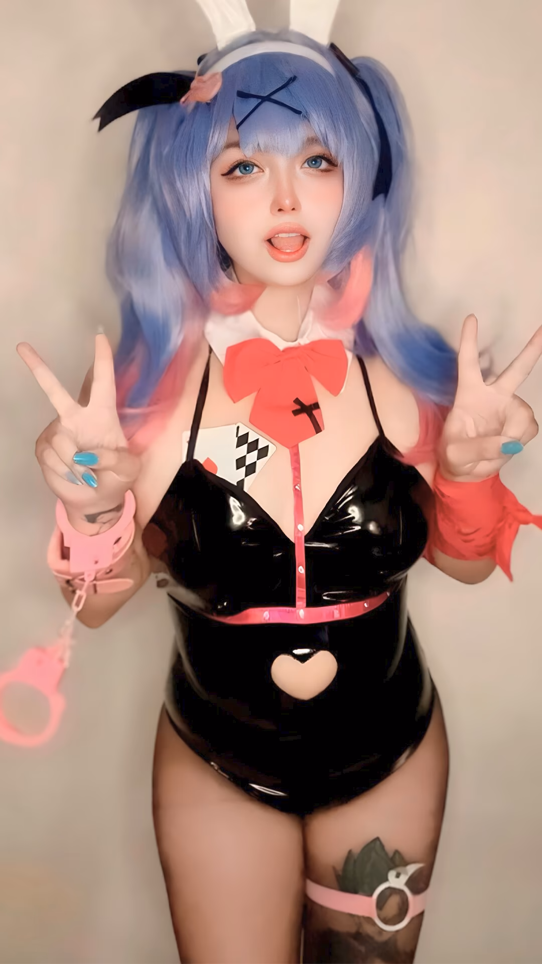 Arelly Trujillo as Hatsune Miku — cosplay photo 4 of 12