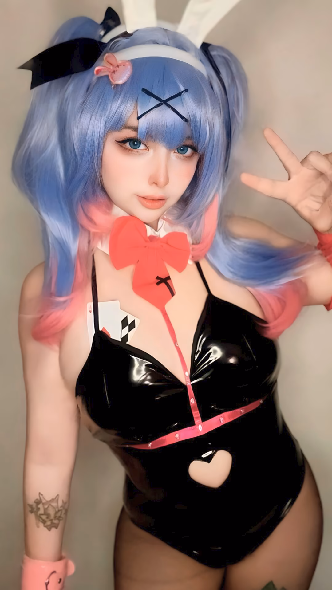 Arelly Trujillo as Hatsune Miku — cosplay photo 7 of 12