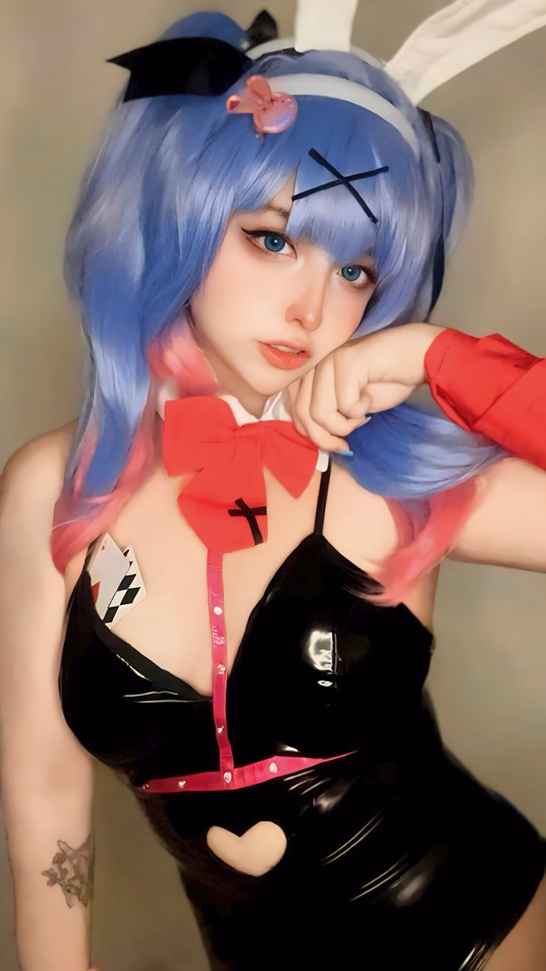 Arelly Trujillo as Hatsune Miku — cosplay photo 8 of 12