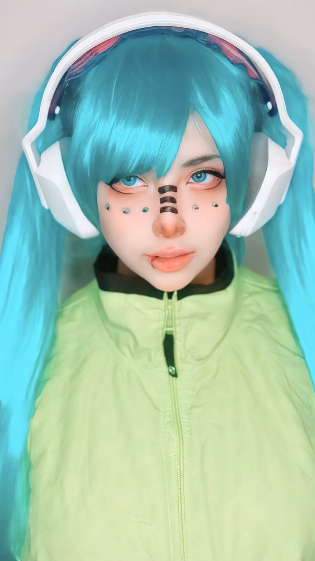 Arelly Trujillo as Hatsune Miku — cosplay photo 11 of 11