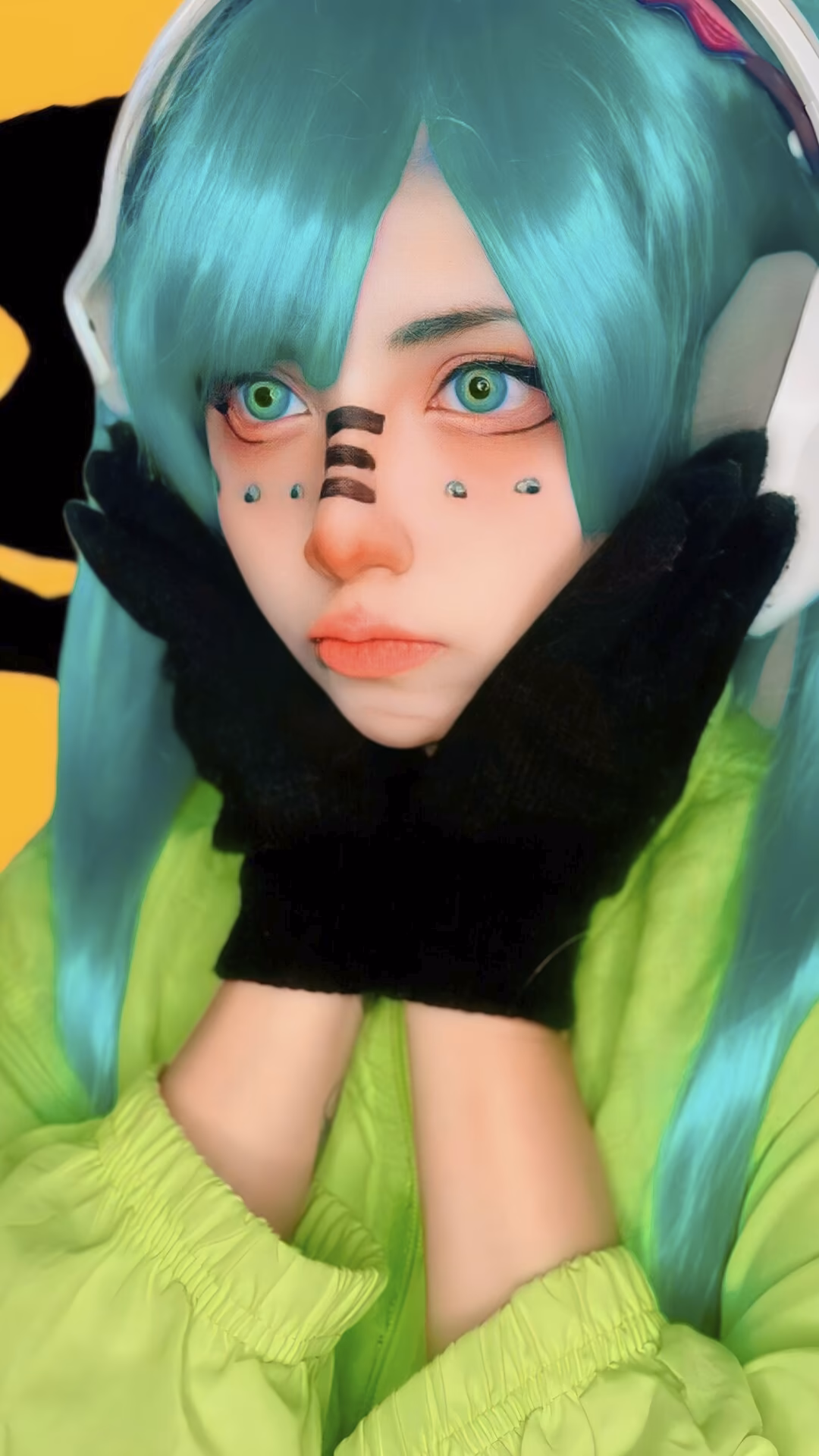 Arelly Trujillo as Hatsune Miku — cosplay photo 3 of 11