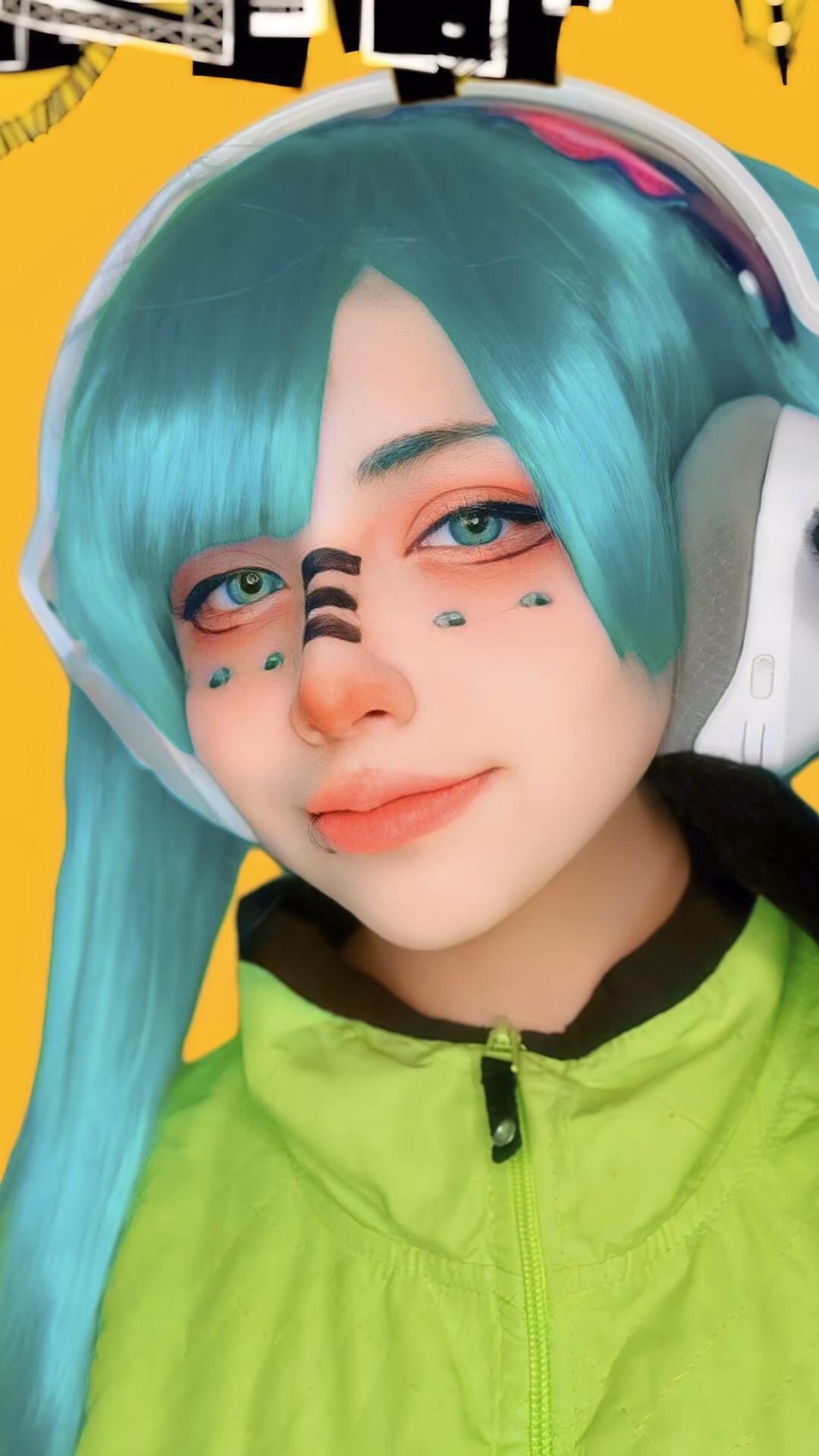 Arelly Trujillo as Hatsune Miku — cosplay photo 6 of 11