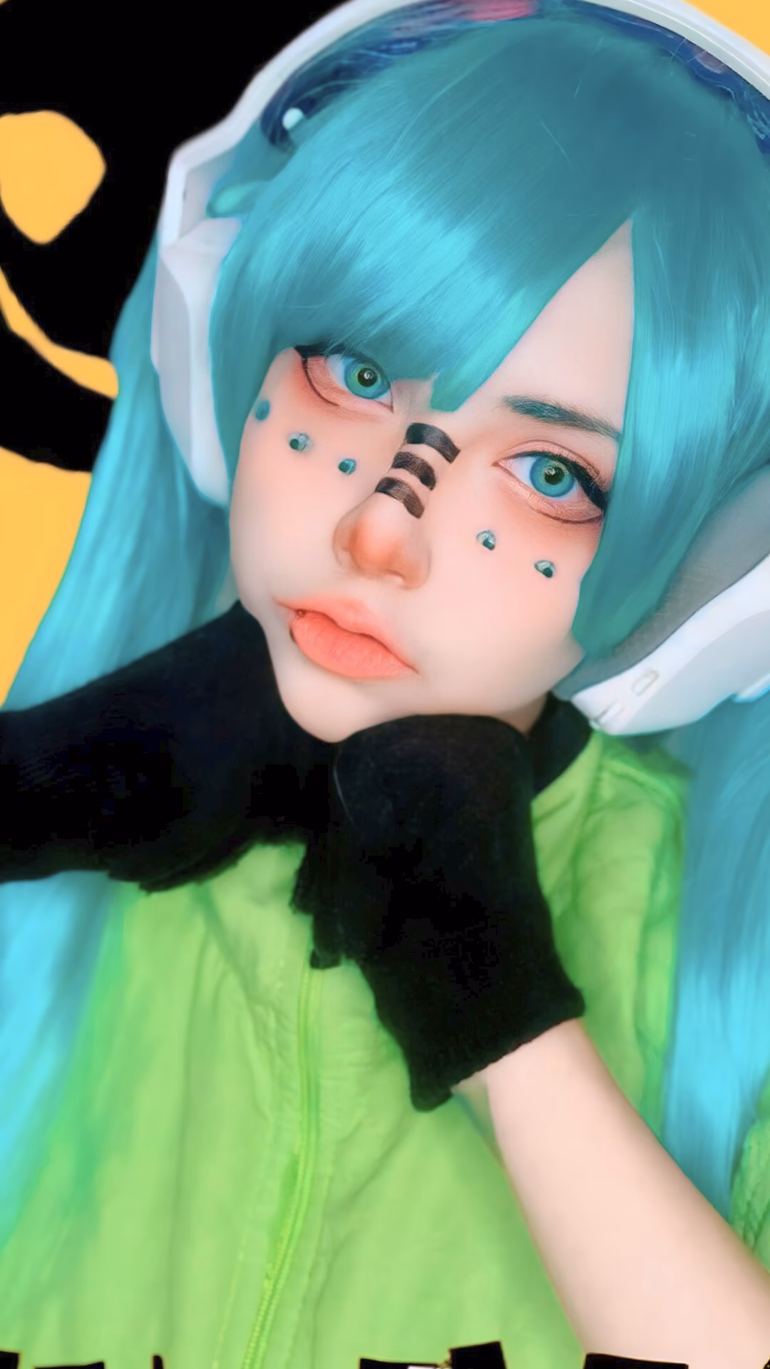 Arelly Trujillo as Hatsune Miku — cosplay photo 9 of 11