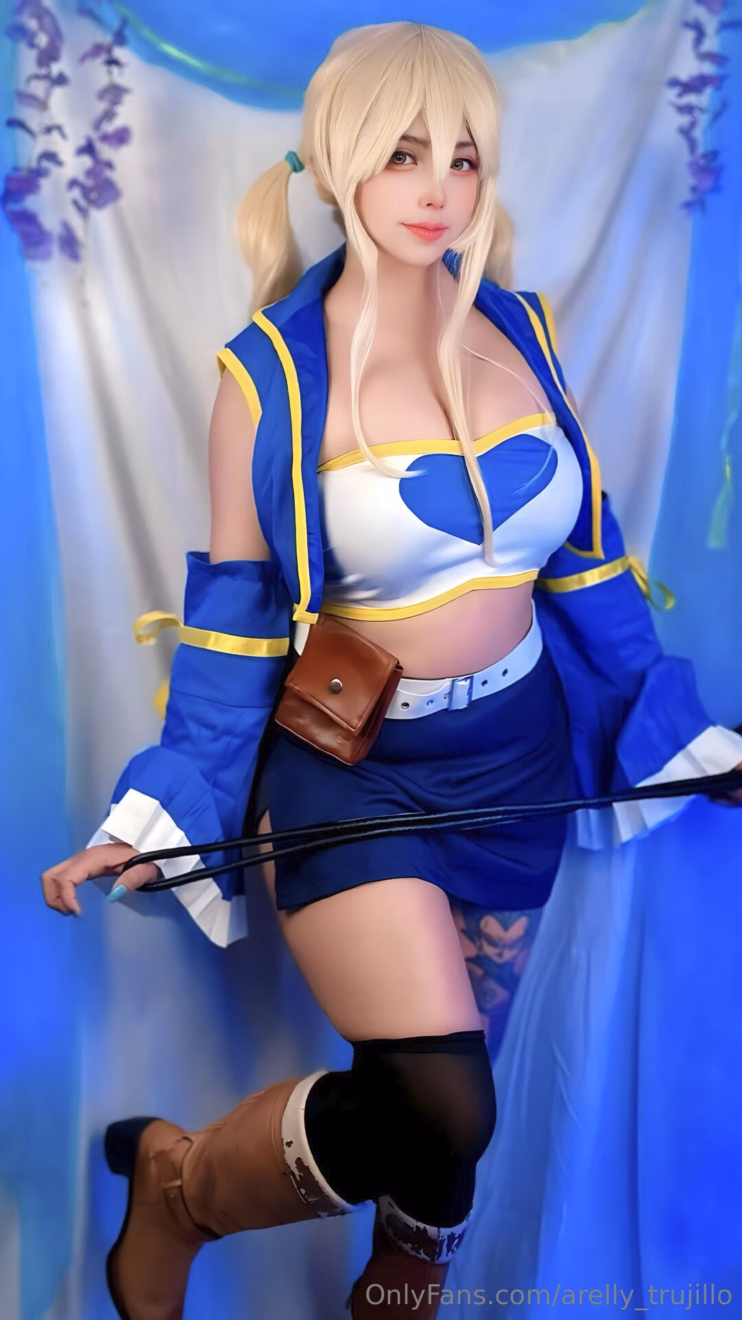 Arelly Trujillo as Lucy Heartfilia — cosplay photo 2 of 12