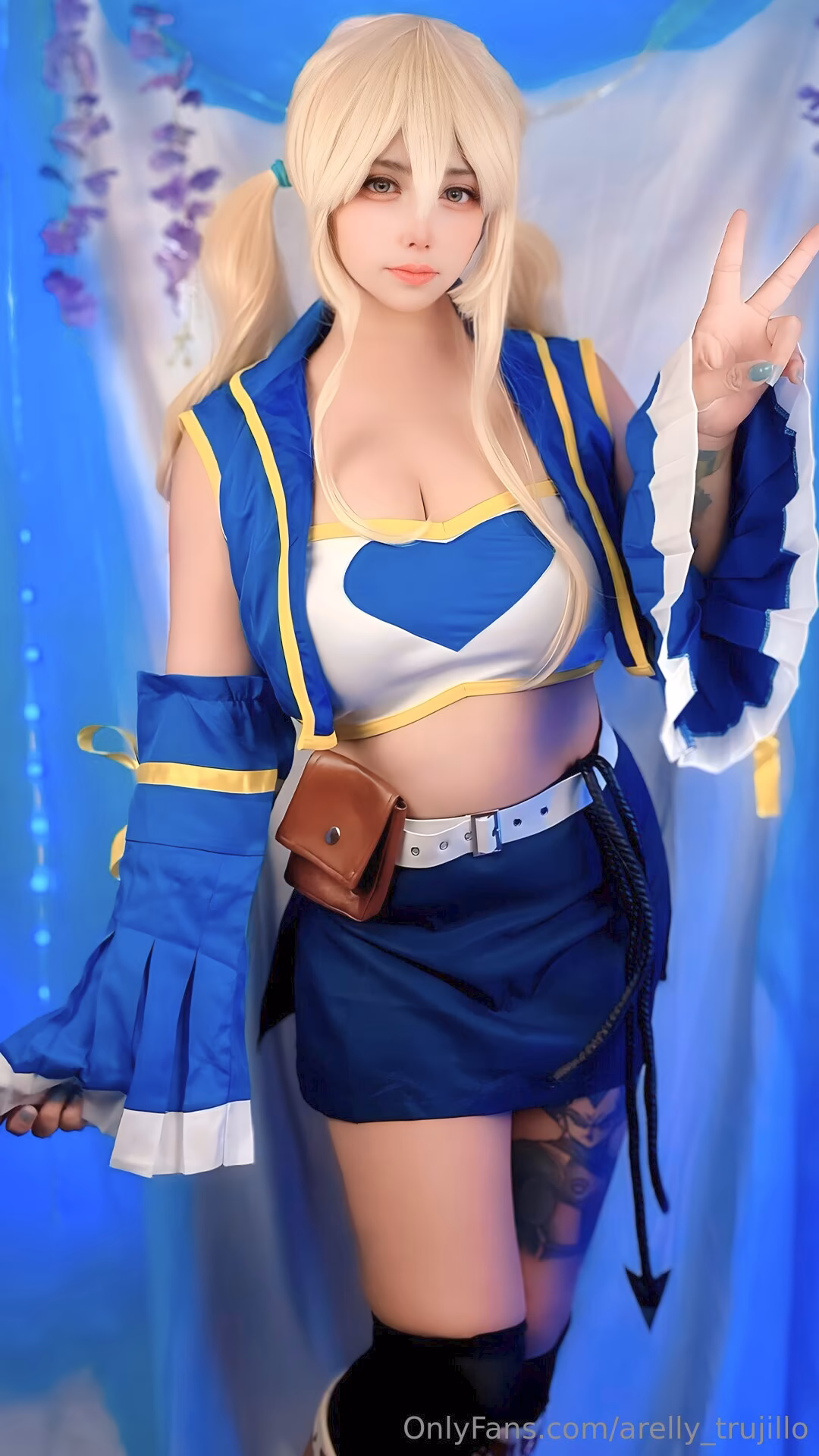 Arelly Trujillo as Lucy Heartfilia — cosplay photo 6 of 12
