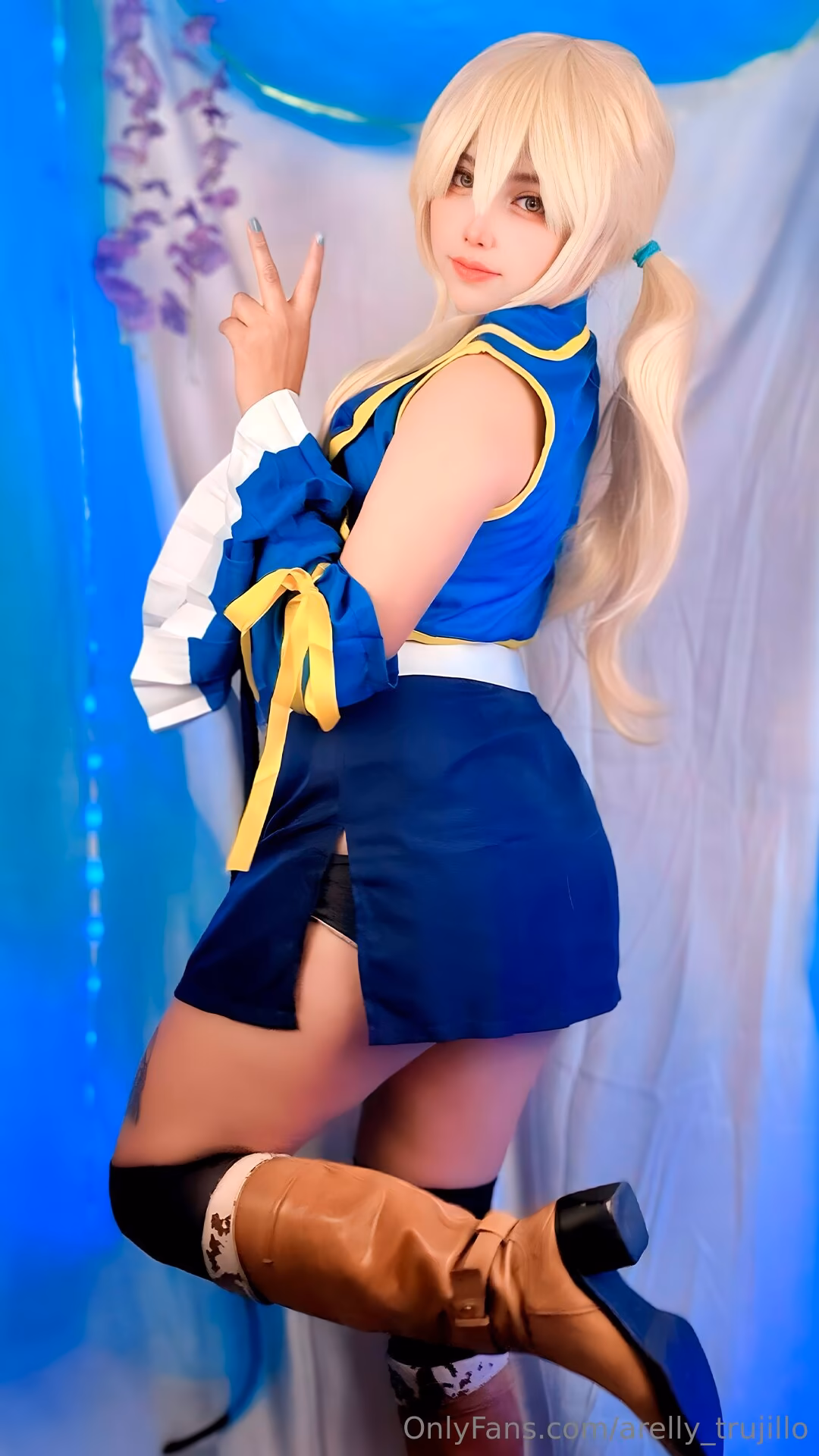 Arelly Trujillo as Lucy Heartfilia — cosplay photo 9 of 12