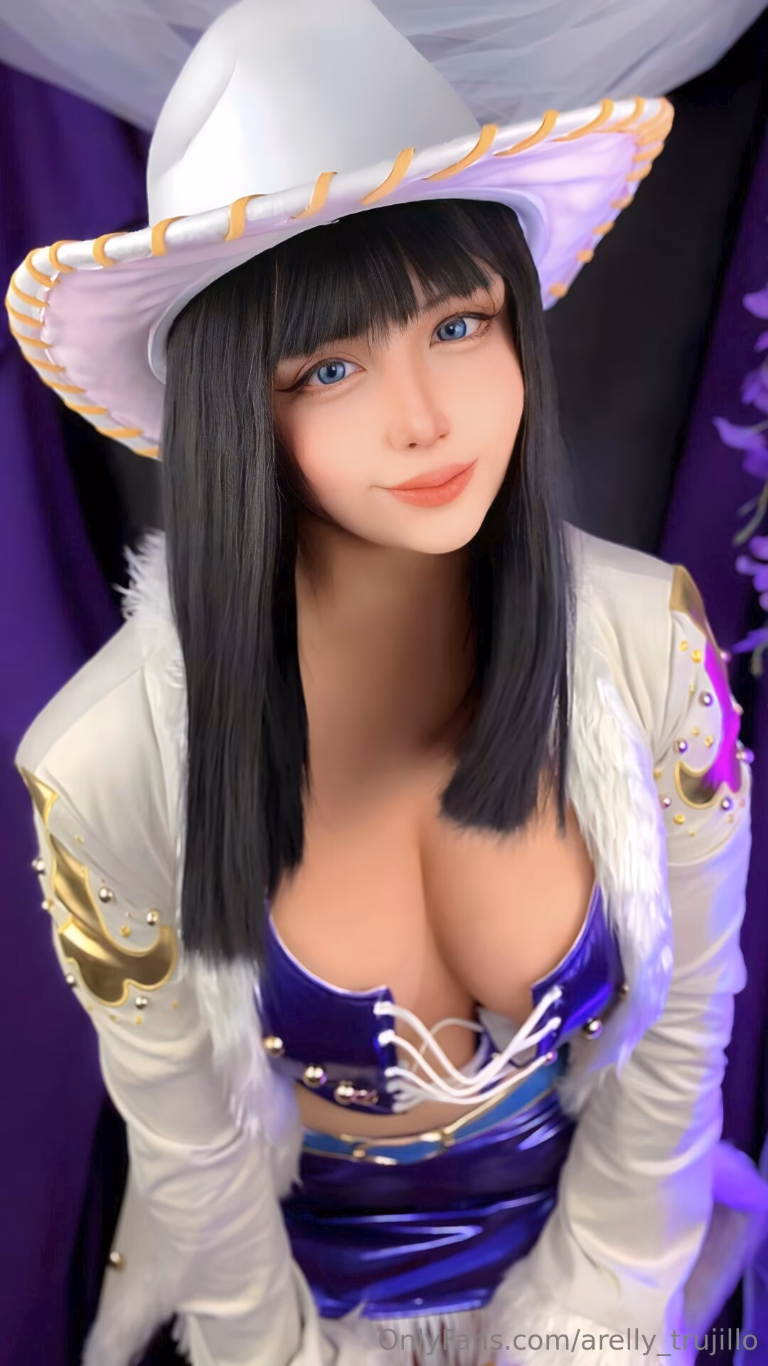 Arelly Trujillo as Nico Robin — cosplay photo 19 of 20