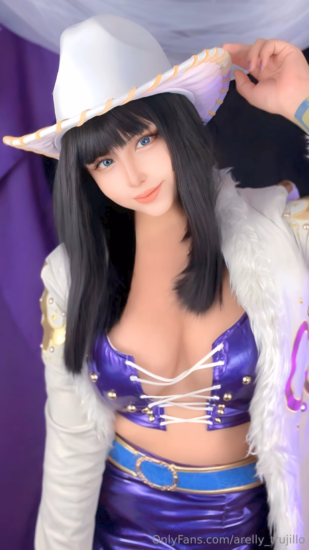 Arelly Trujillo as Nico Robin — cosplay photo 7 of 20