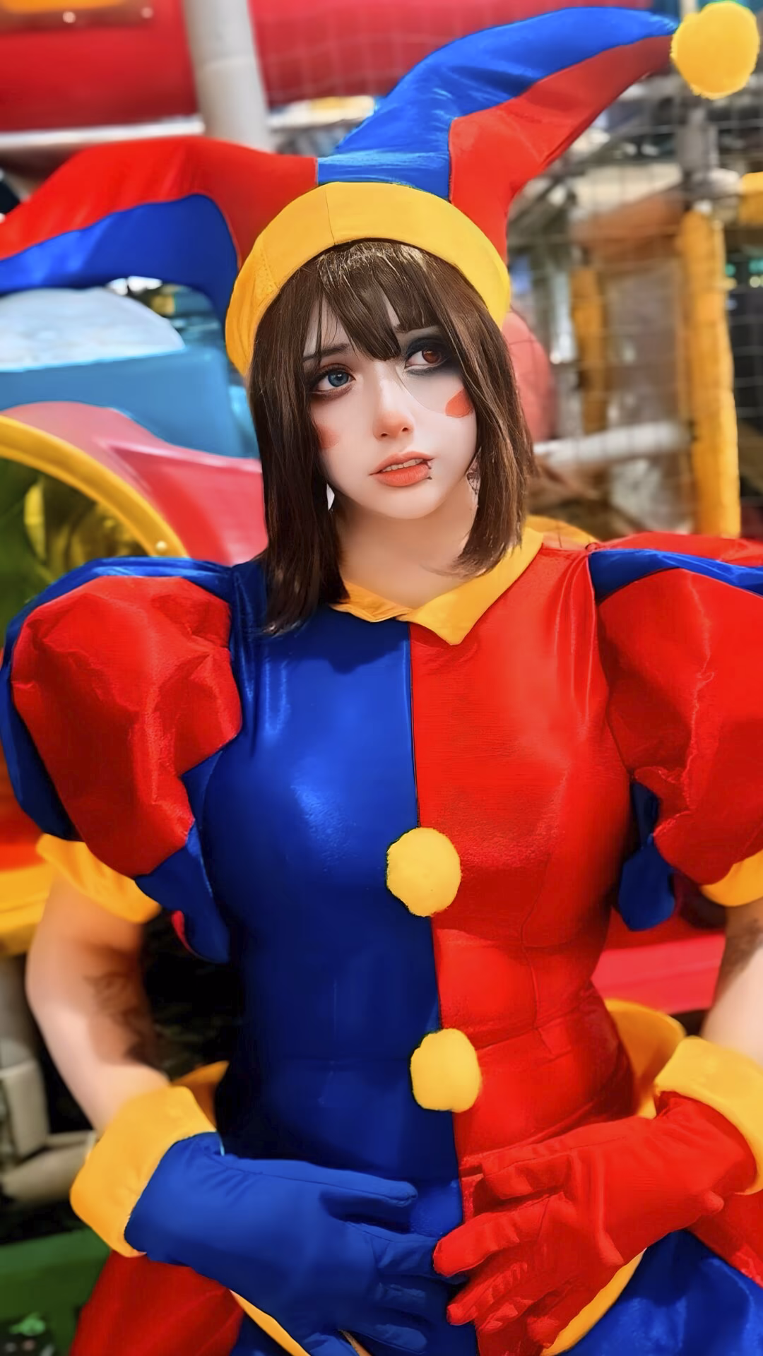 Arelly Trujillo as Pomni — cosplay photo 11 of 21
