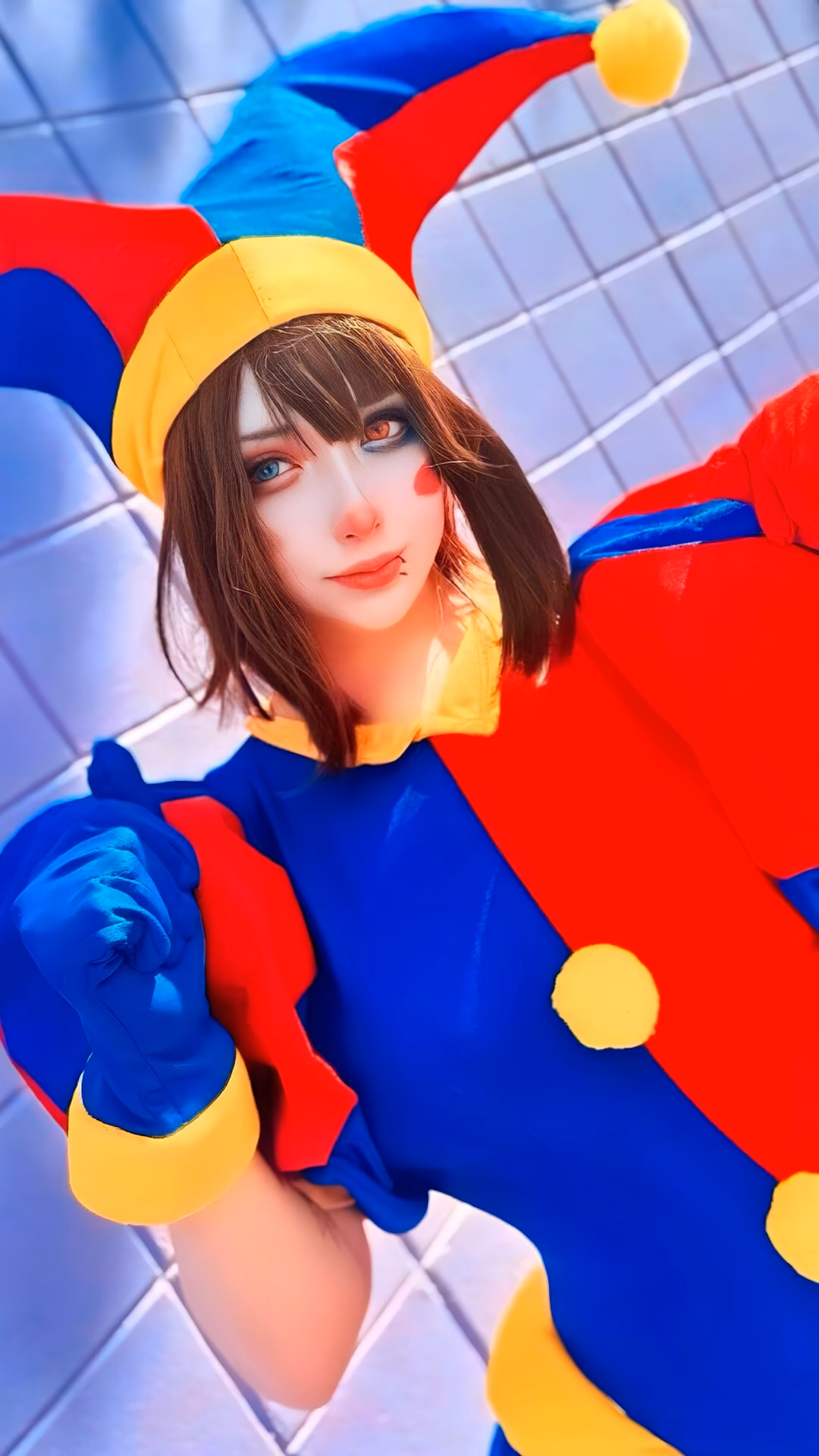 Arelly Trujillo as Pomni — cosplay photo 13 of 21
