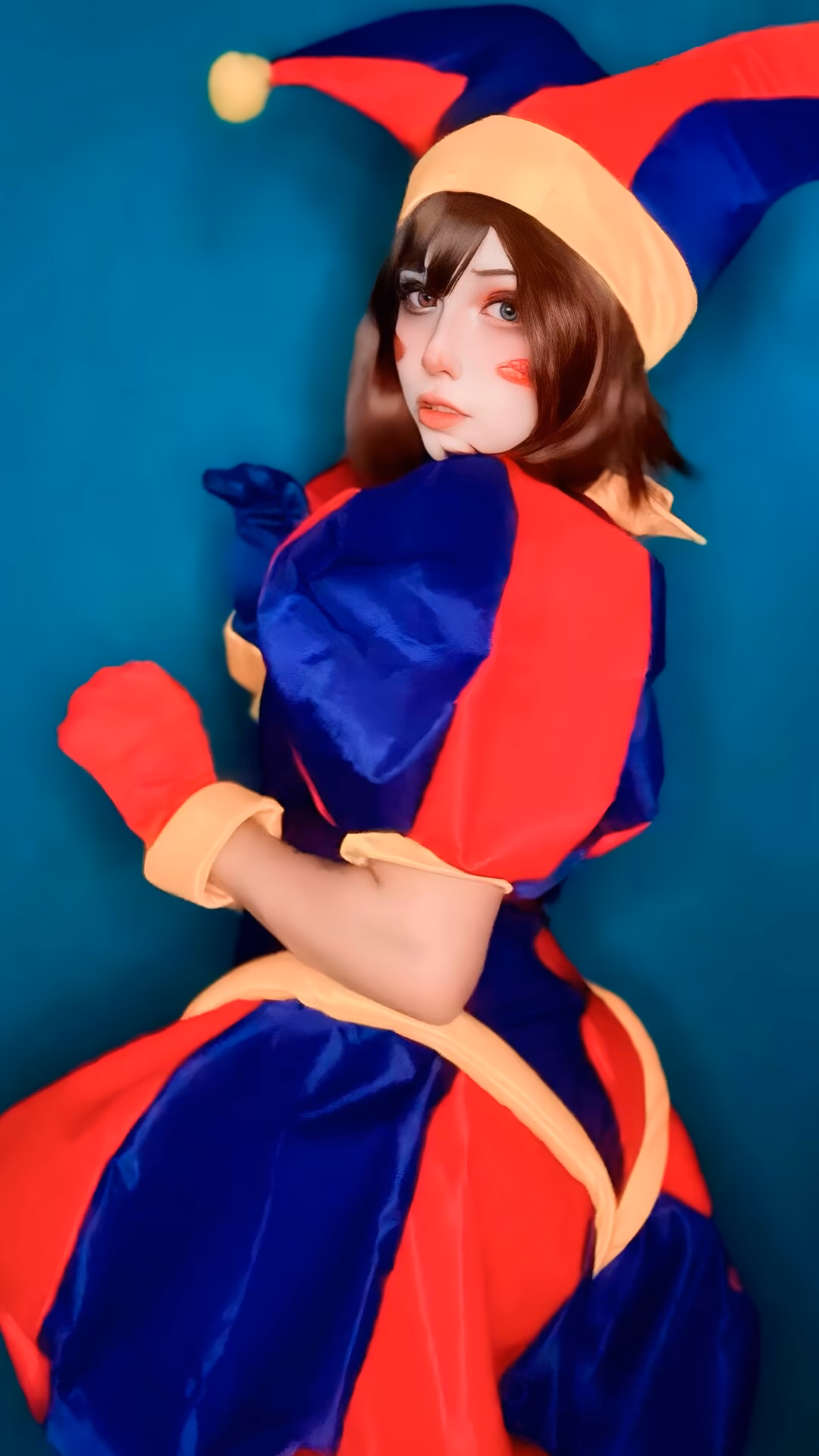 Arelly Trujillo as Pomni — cosplay photo 14 of 21