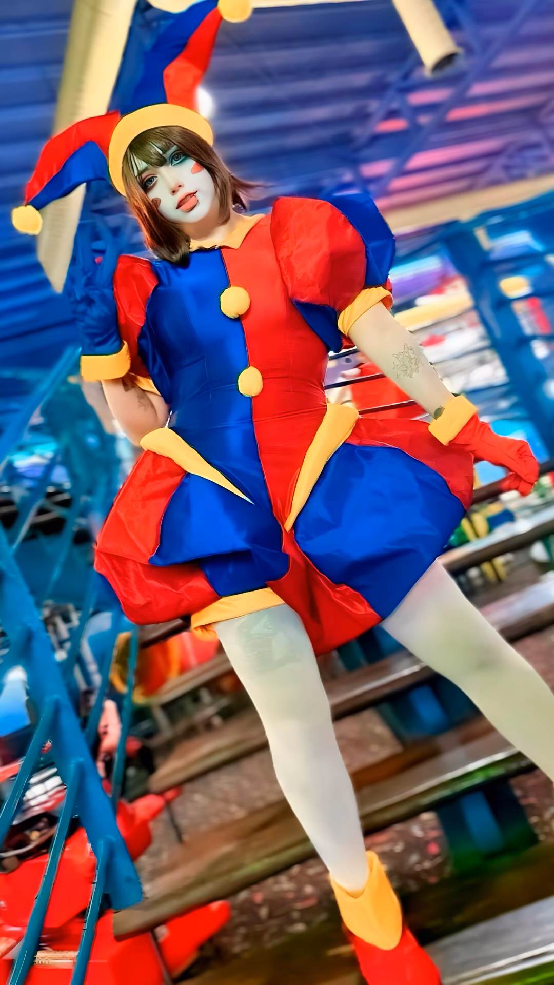 Arelly Trujillo as Pomni — cosplay photo 2 of 21
