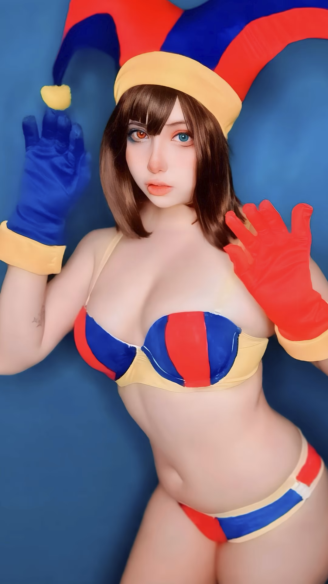 Arelly Trujillo as Pomni — cosplay photo 21 of 21