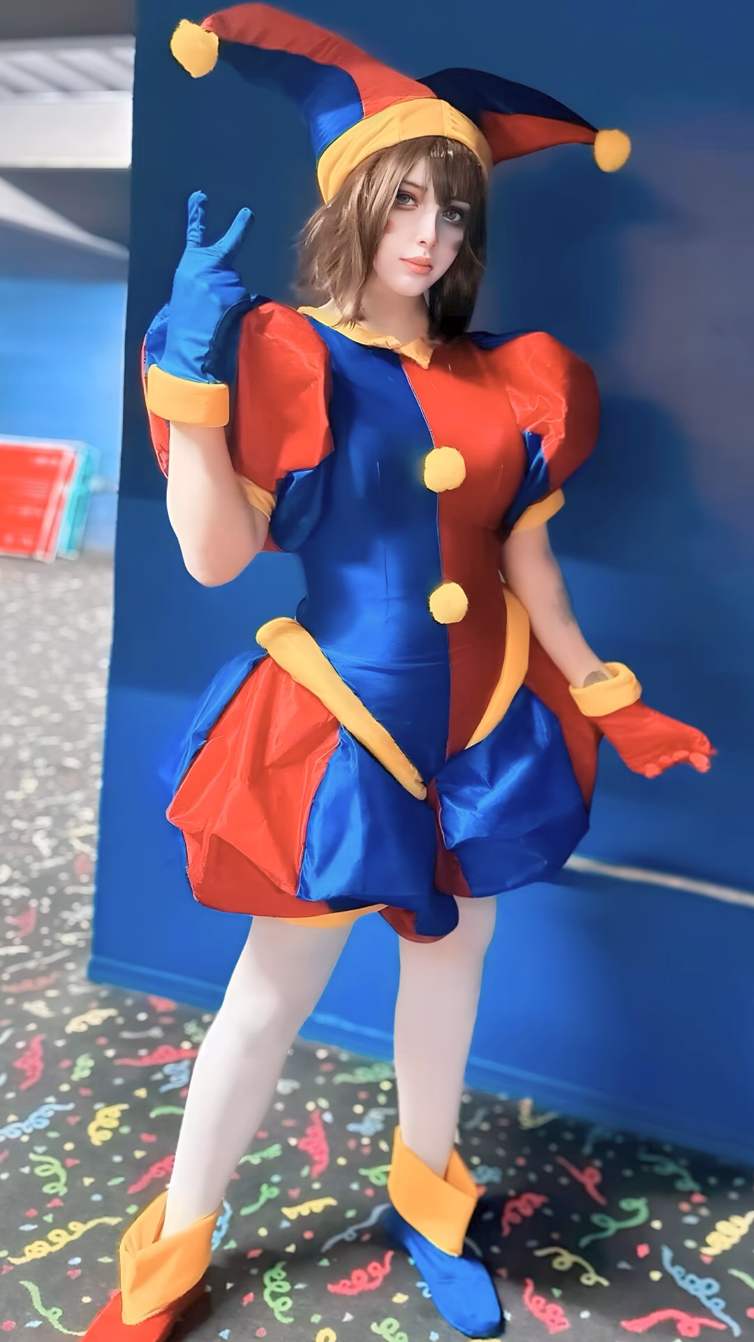 Arelly Trujillo as Pomni — cosplay photo 3 of 21