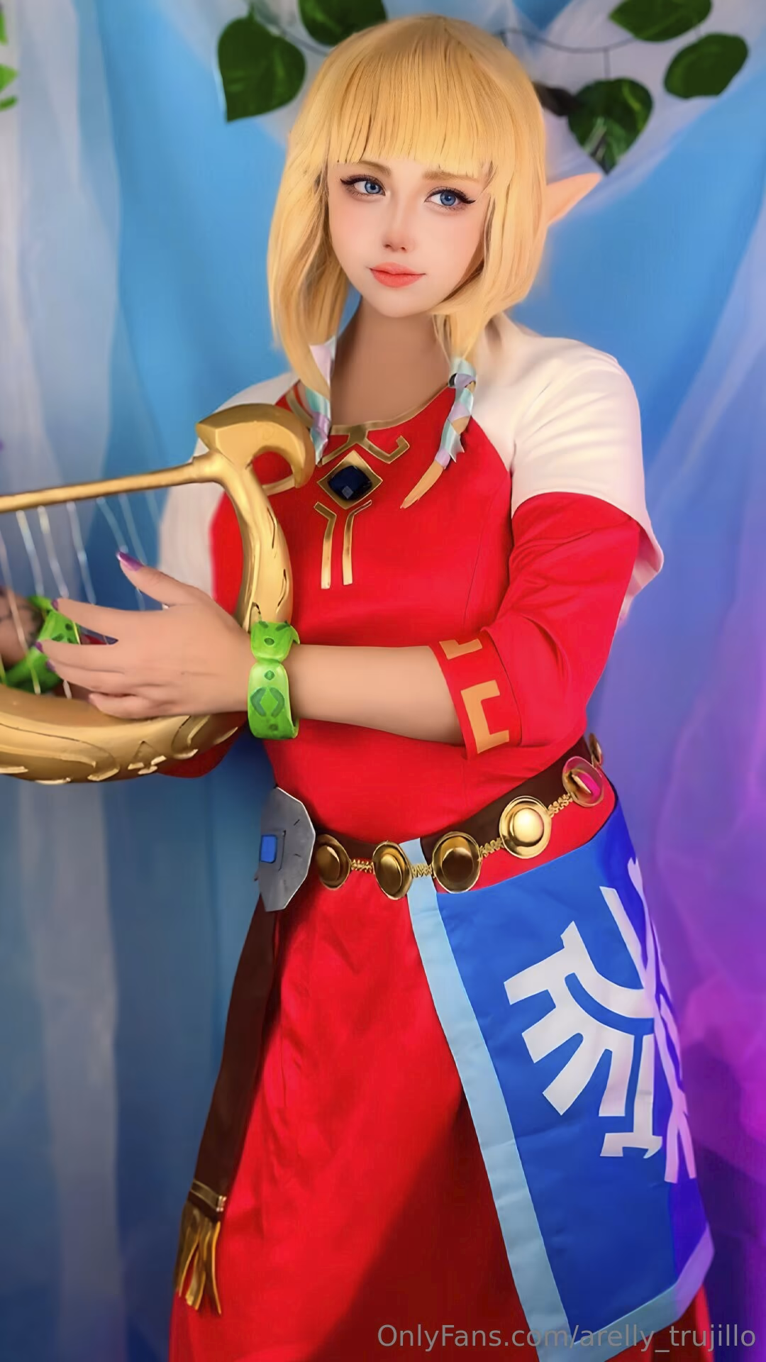 Arelly Trujillo as Princess Zelda — cosplay photo 10 of 11