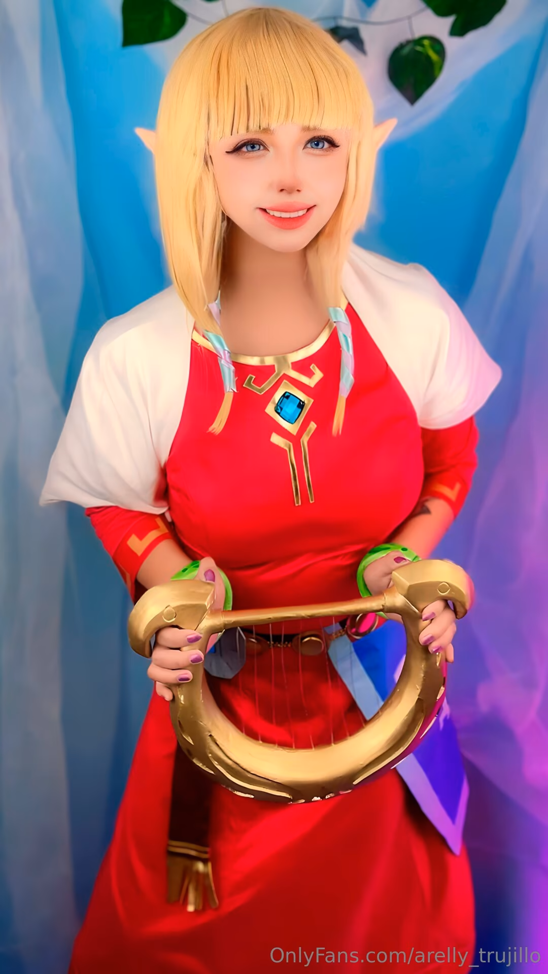 Arelly Trujillo as Princess Zelda — cosplay photo 2 of 11