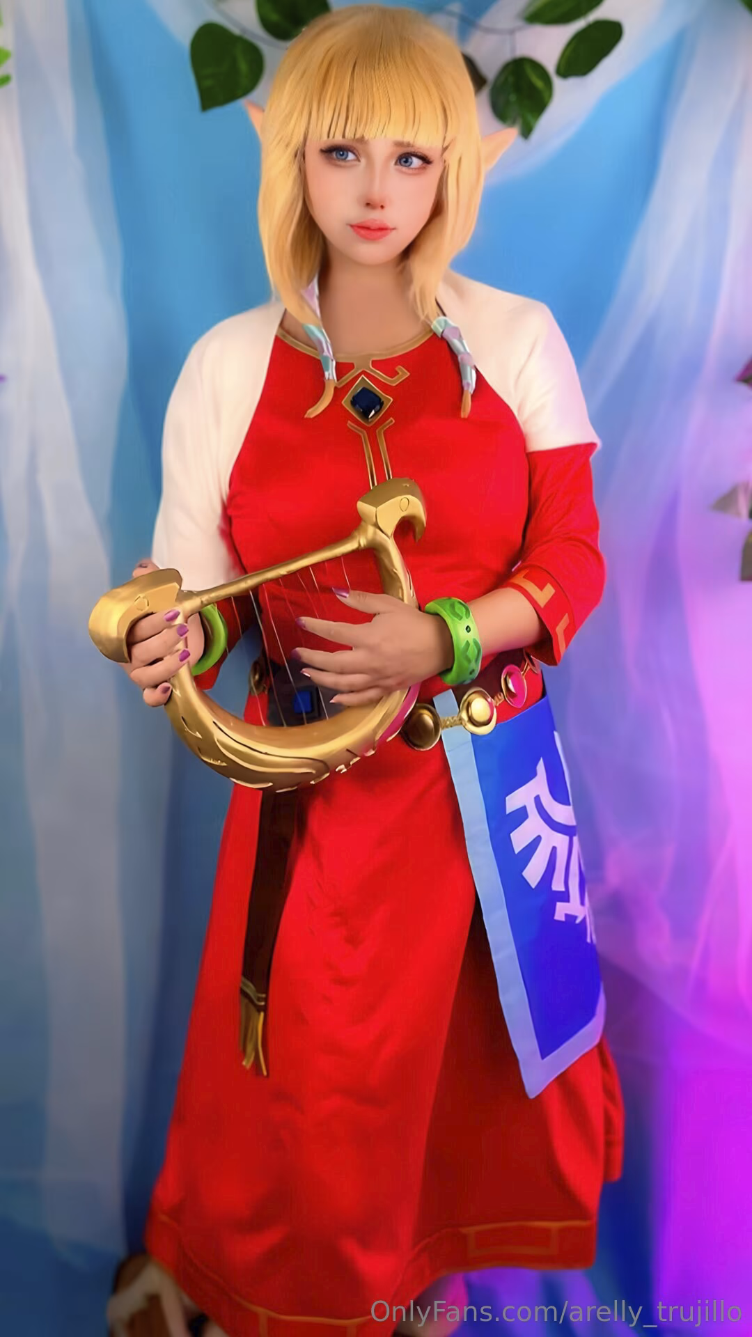 Arelly Trujillo as Princess Zelda — cosplay photo 9 of 11