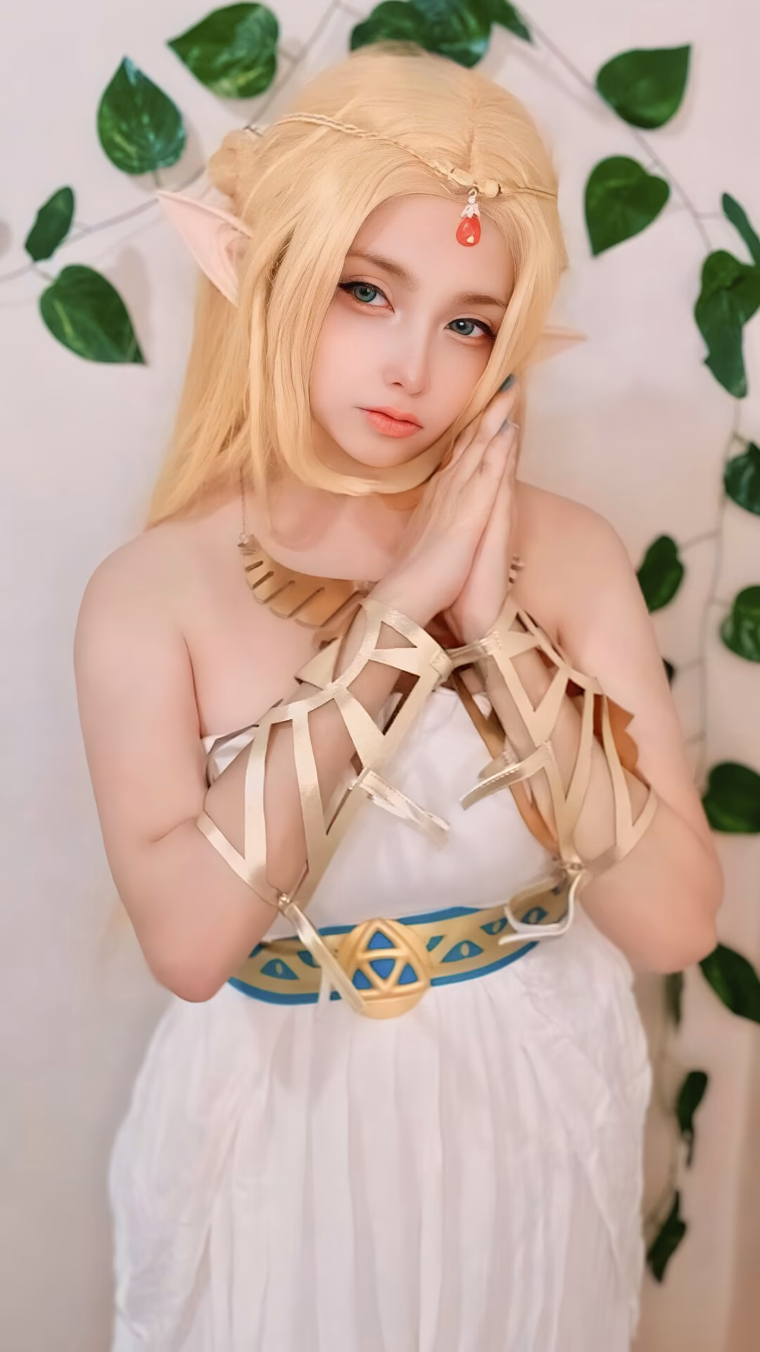 Arelly Trujillo as Princess Zelda — cosplay photo 12 of 14