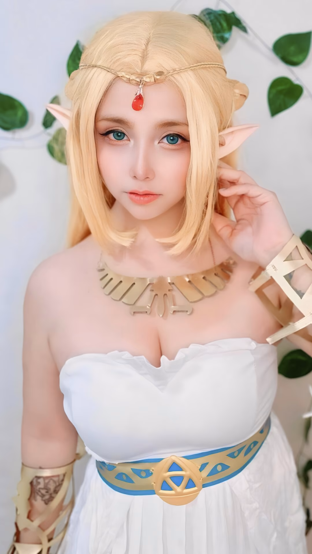 Arelly Trujillo as Princess Zelda — cosplay photo 2 of 14