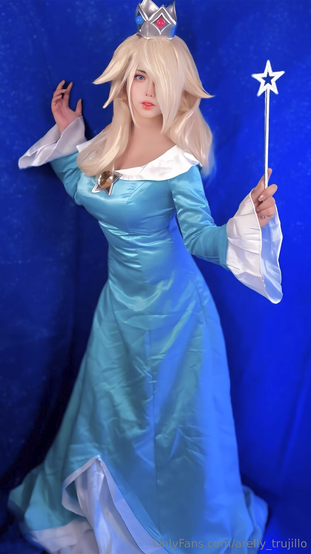 Arelly Trujillo as Rosalina — cosplay photo 2 of 9