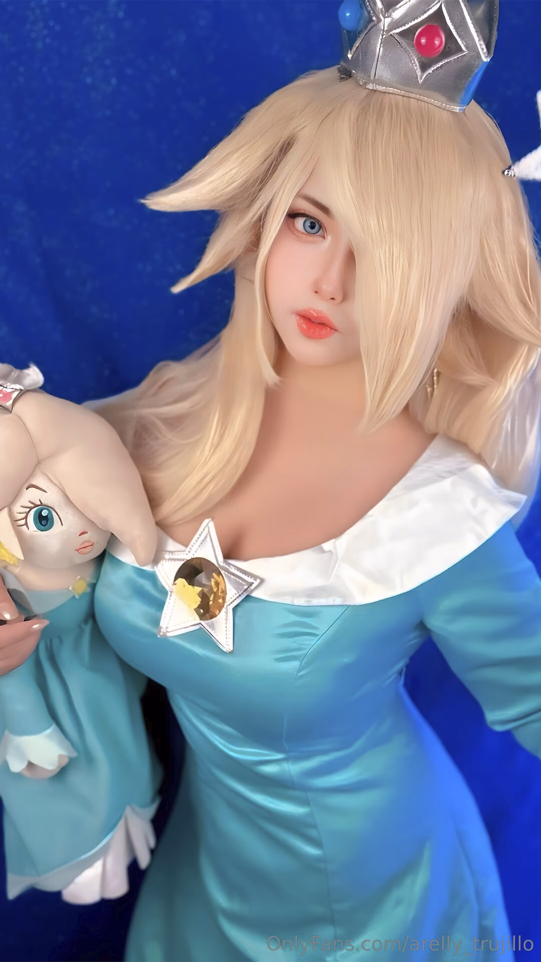 Arelly Trujillo as Rosalina — cosplay photo 5 of 9