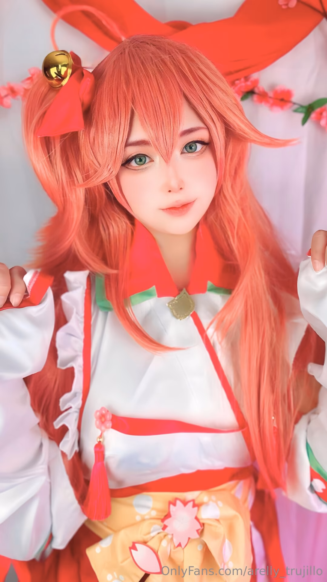 Arelly Trujillo as Sakura Miko — cosplay photo 10 of 15