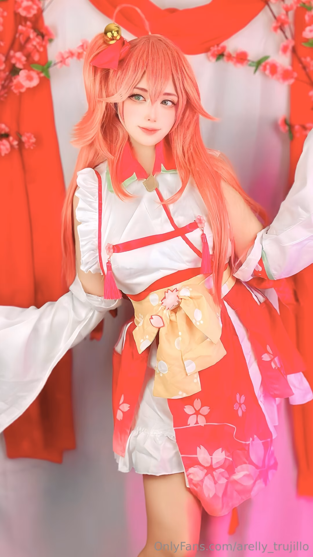 Arelly Trujillo as Sakura Miko — cosplay photo 13 of 15