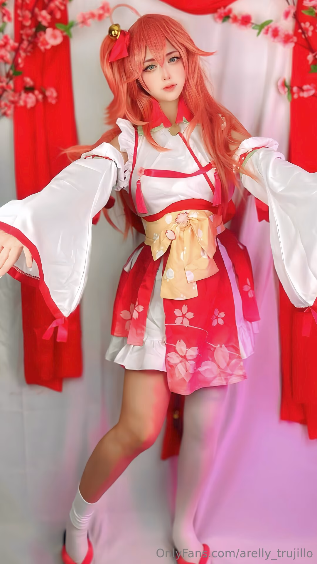Arelly Trujillo as Sakura Miko — cosplay photo 14 of 15