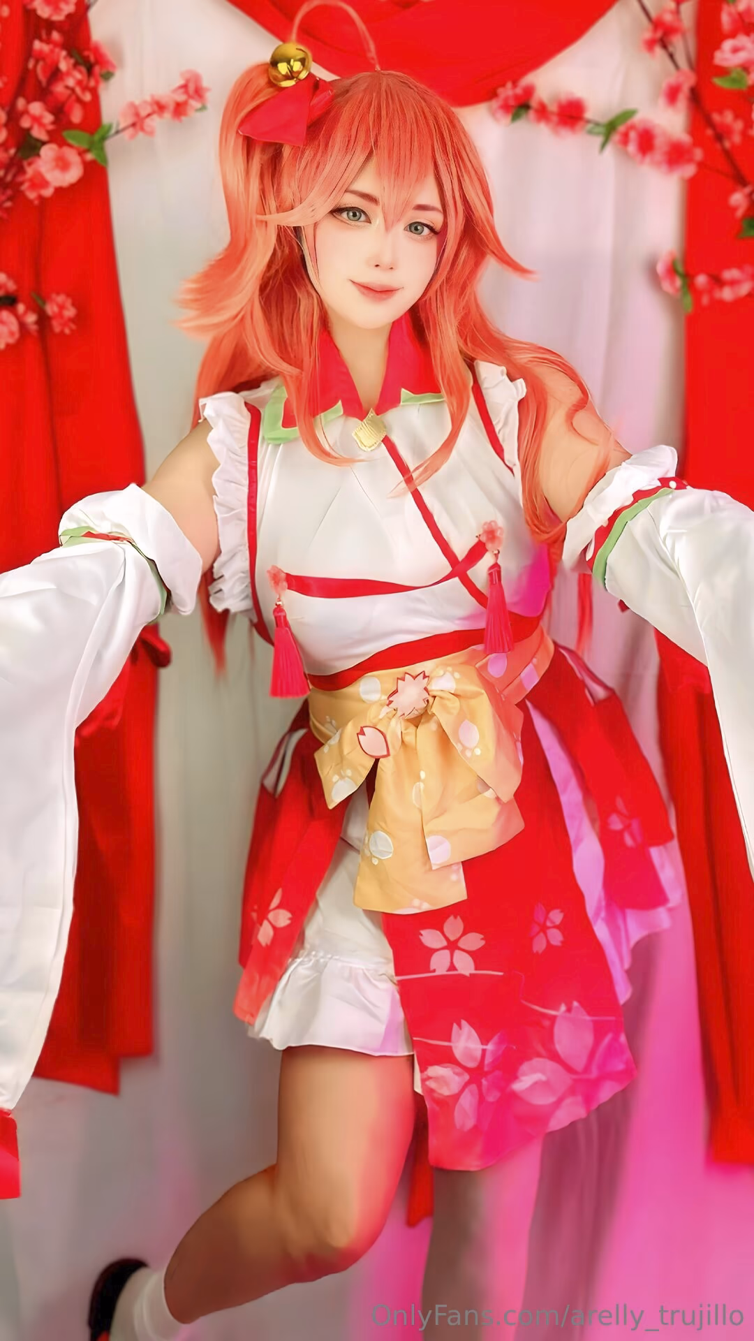 Arelly Trujillo as Sakura Miko — cosplay photo 15 of 15