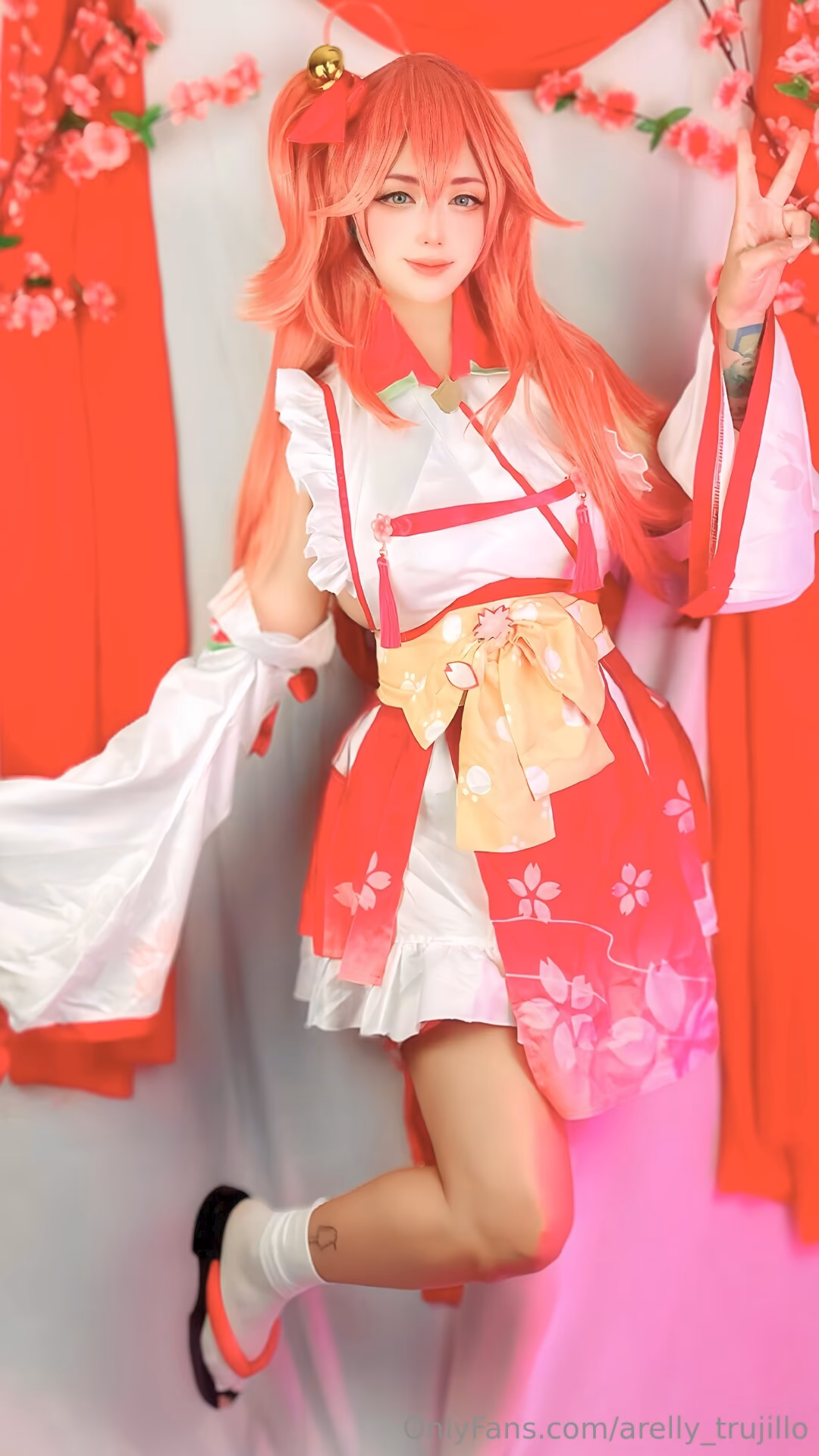 Arelly Trujillo as Sakura Miko — cosplay photo 2 of 15