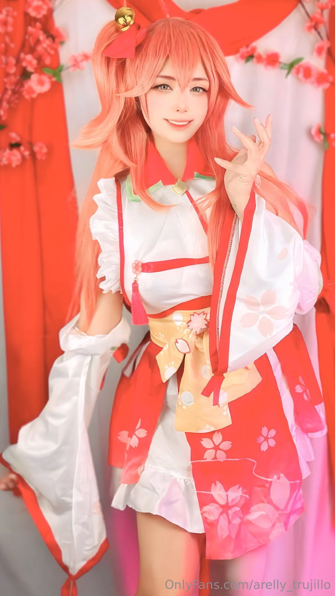 Arelly Trujillo as Sakura Miko — cosplay photo 3 of 15