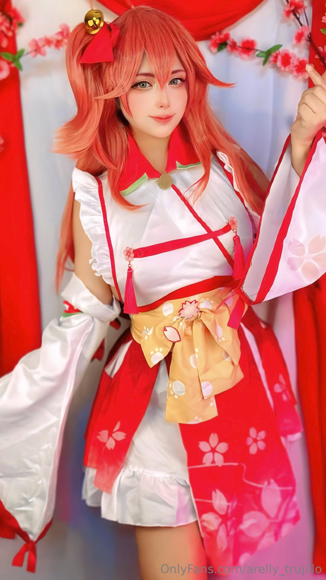Arelly Trujillo as Sakura Miko — cosplay photo 6 of 15