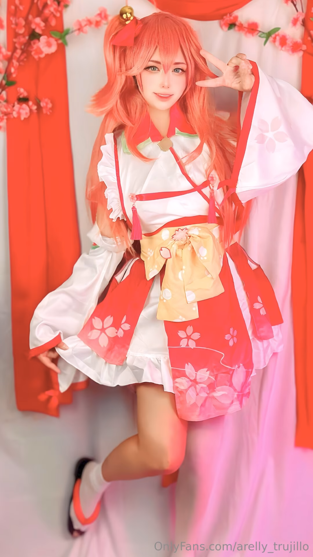 Arelly Trujillo as Sakura Miko — cosplay photo 7 of 15