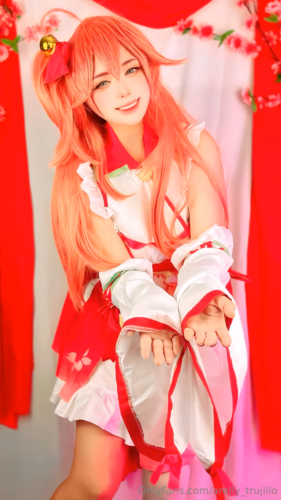 Arelly Trujillo as Sakura Miko — cosplay photo 8 of 15