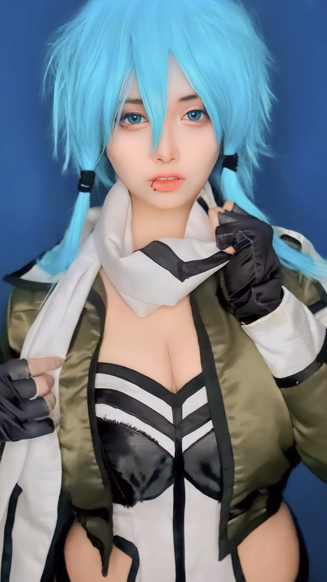 Arelly Trujillo as Sinon (Shino Asada) — cosplay photo 10 of 15