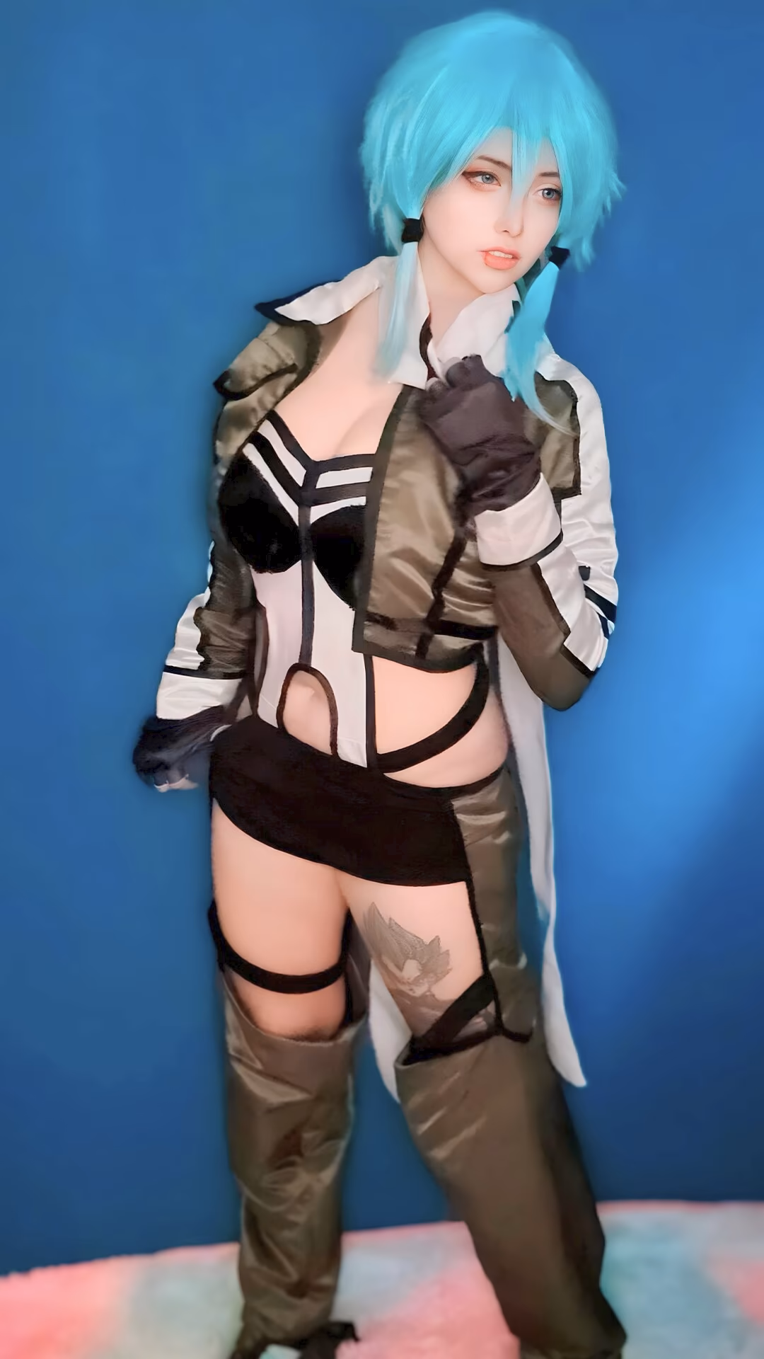 Arelly Trujillo as Sinon (Shino Asada) — cosplay photo 3 of 15